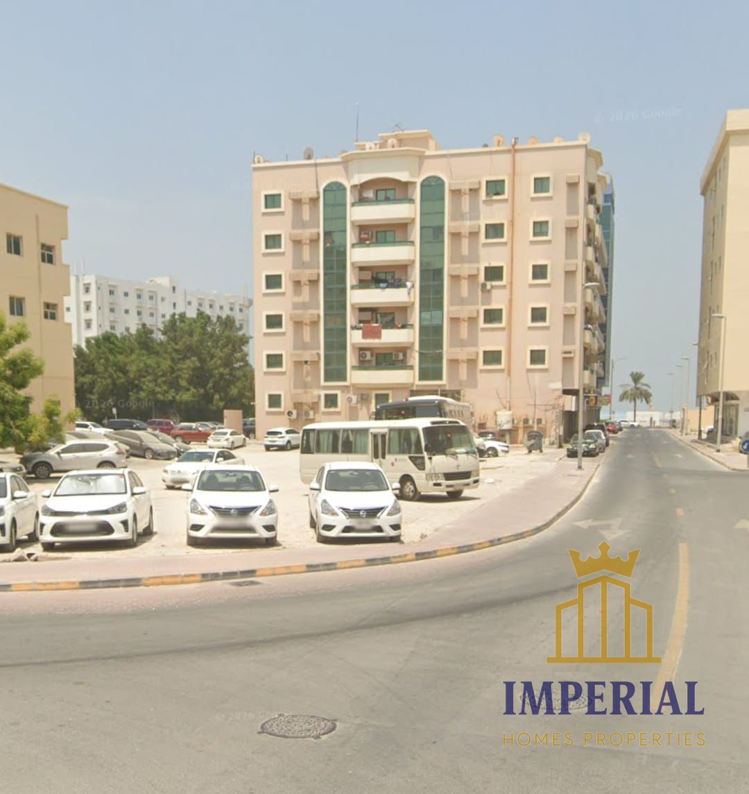 Corner plot of land near the Corniche (G +6)