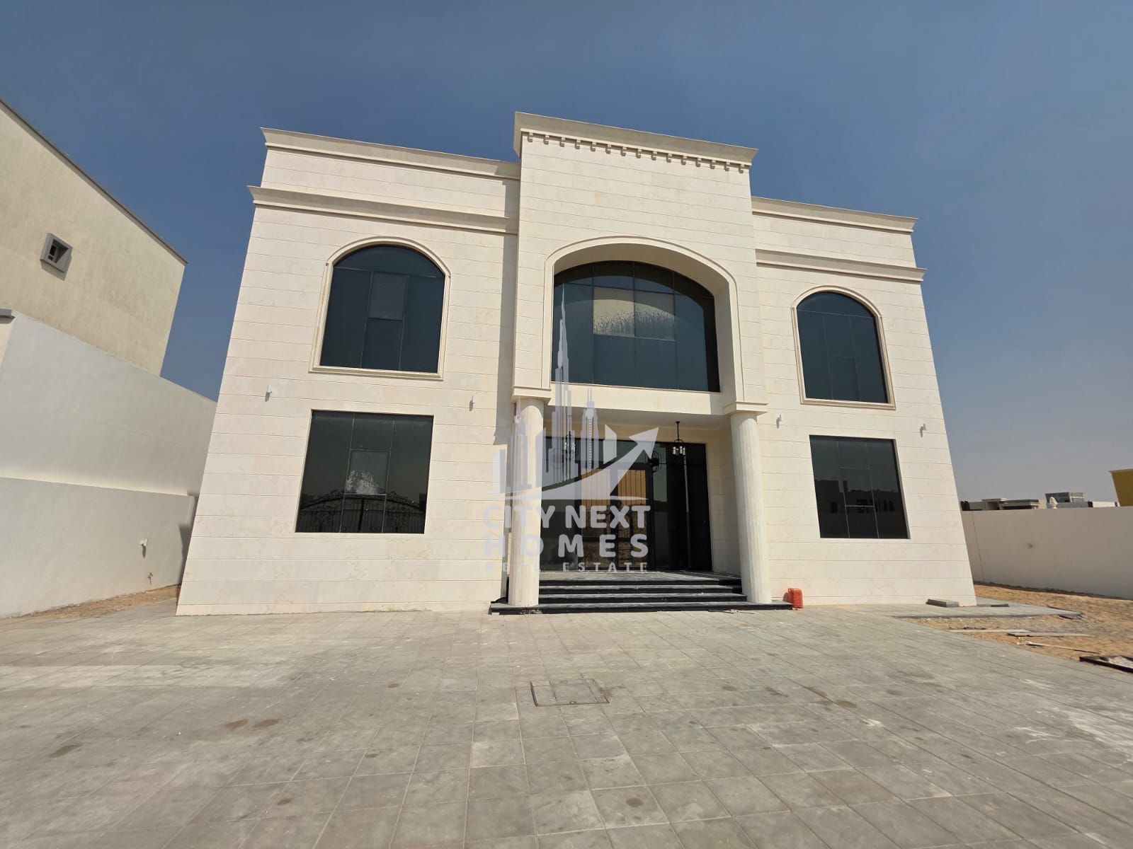CLASSIC DESIGN 4 BR VILLA FOR RENT IN AL AWIR 1