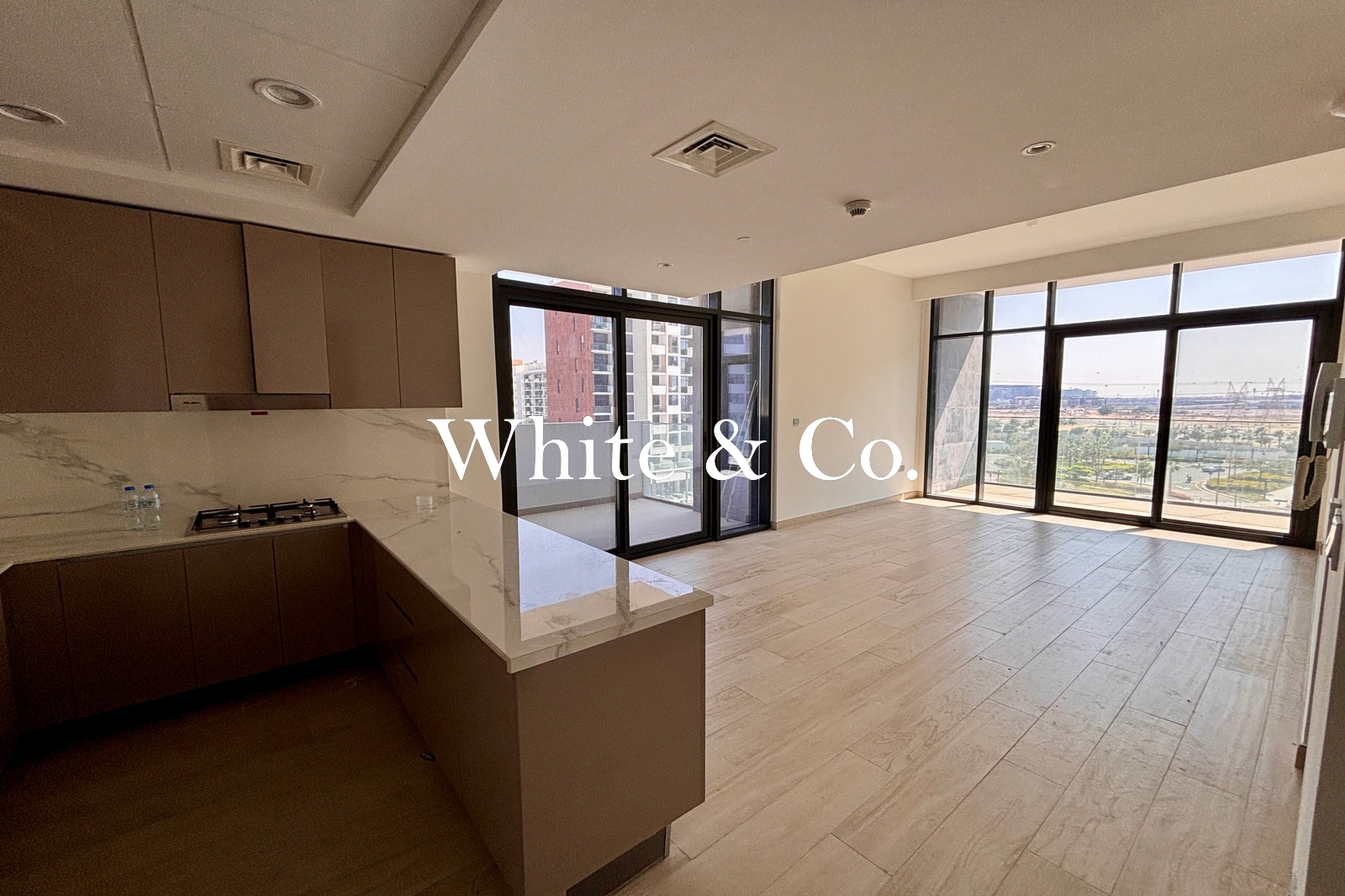 Huge Layout UF | 1 Bedroom | Vacant Now