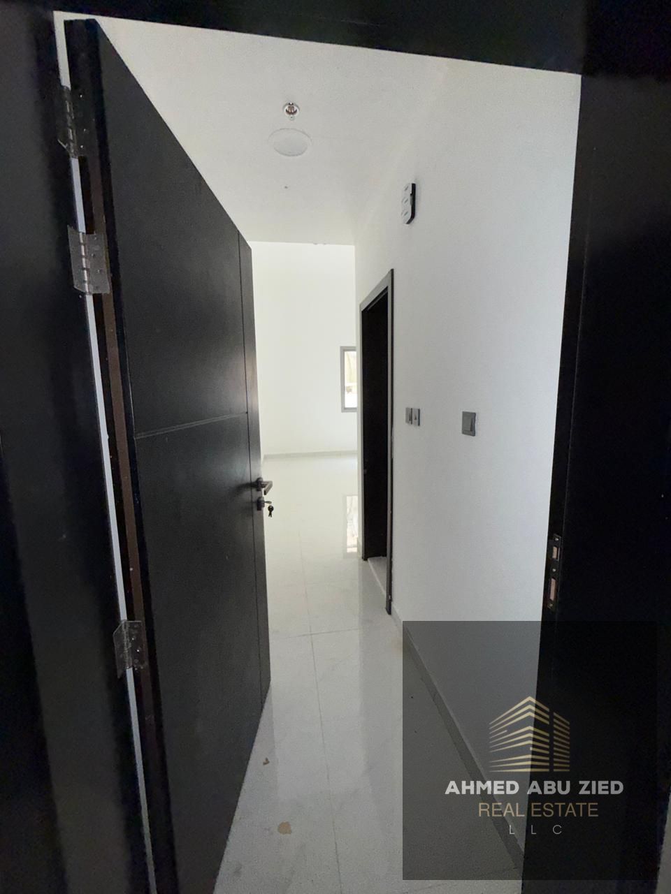 First tenant in Al Karama – spacious, separate kitchen and open view