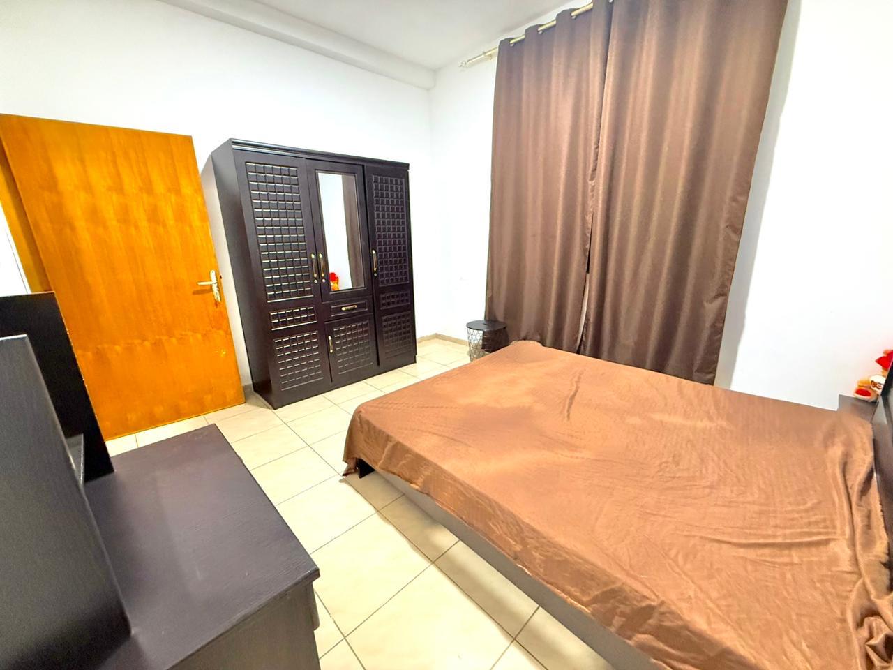 One Bhk flat Roll’a area near bus stop family Bulding rent 3000