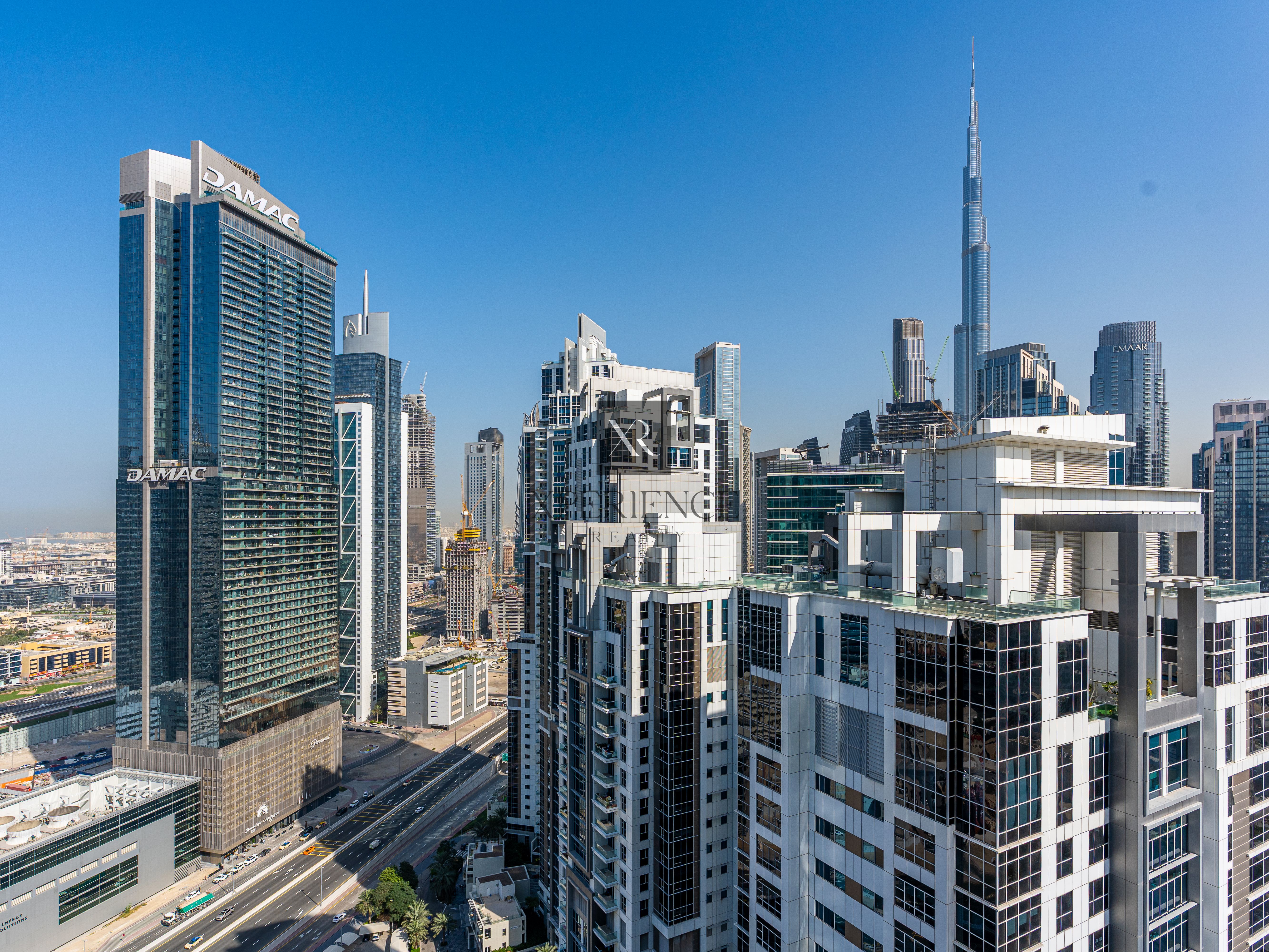 SPACIOUS | HIGH FLOOR | BURJ KHALIFA AND SEA VIEW | RESALE