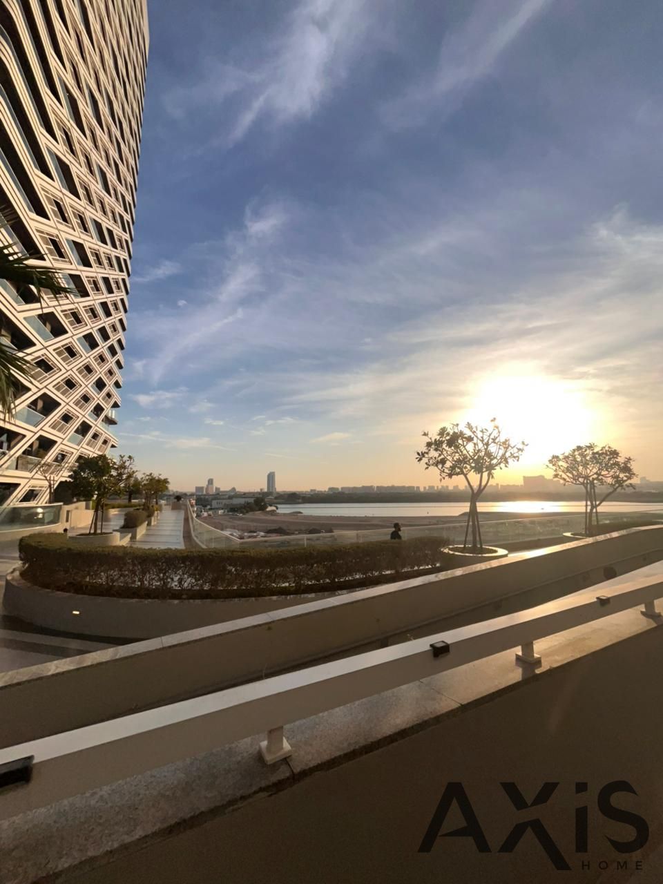 Prime Location | Sea & Reem View | Pool Deck Unit