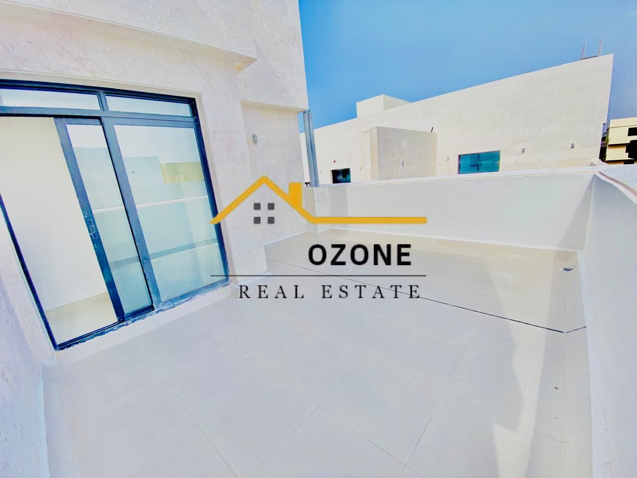 Wow brand new building. 2Bhk saprit tarrace penthouse 65k 3washroom