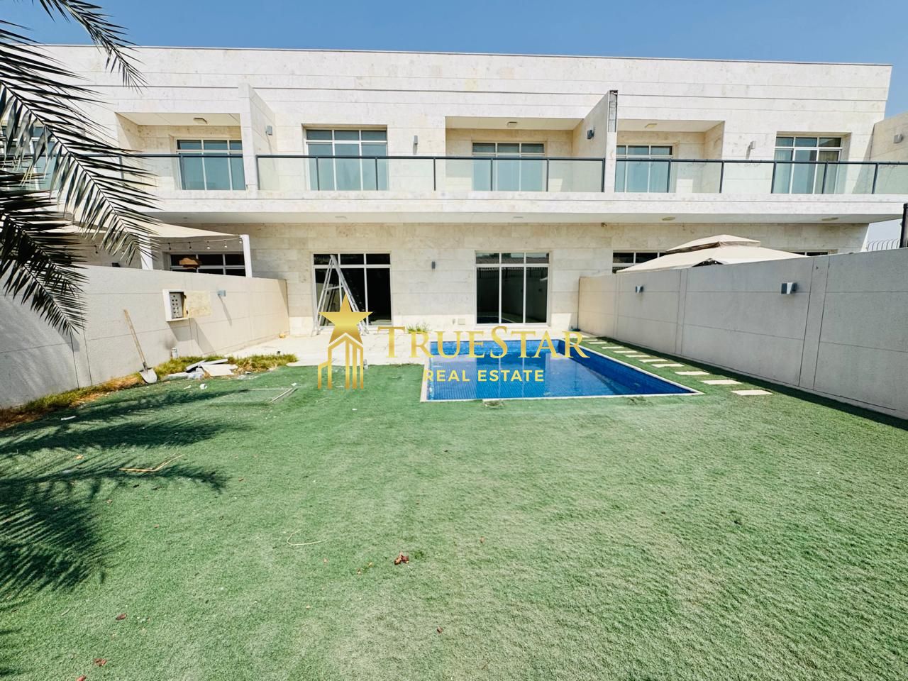 TOWNHOUSE STYLE VILLA 5BR+MAIDS+STUDY+LAUNDRY PRIVATE GARDEN POOL