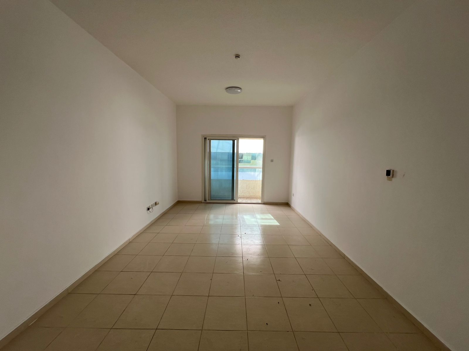 2 Bedrooms + Hall with Balcony – Open View – Family Tower – Spacious Kitchen – 2 Bathrooms – 4 Payments – Prime Location – Free Maintenance – Near Dub