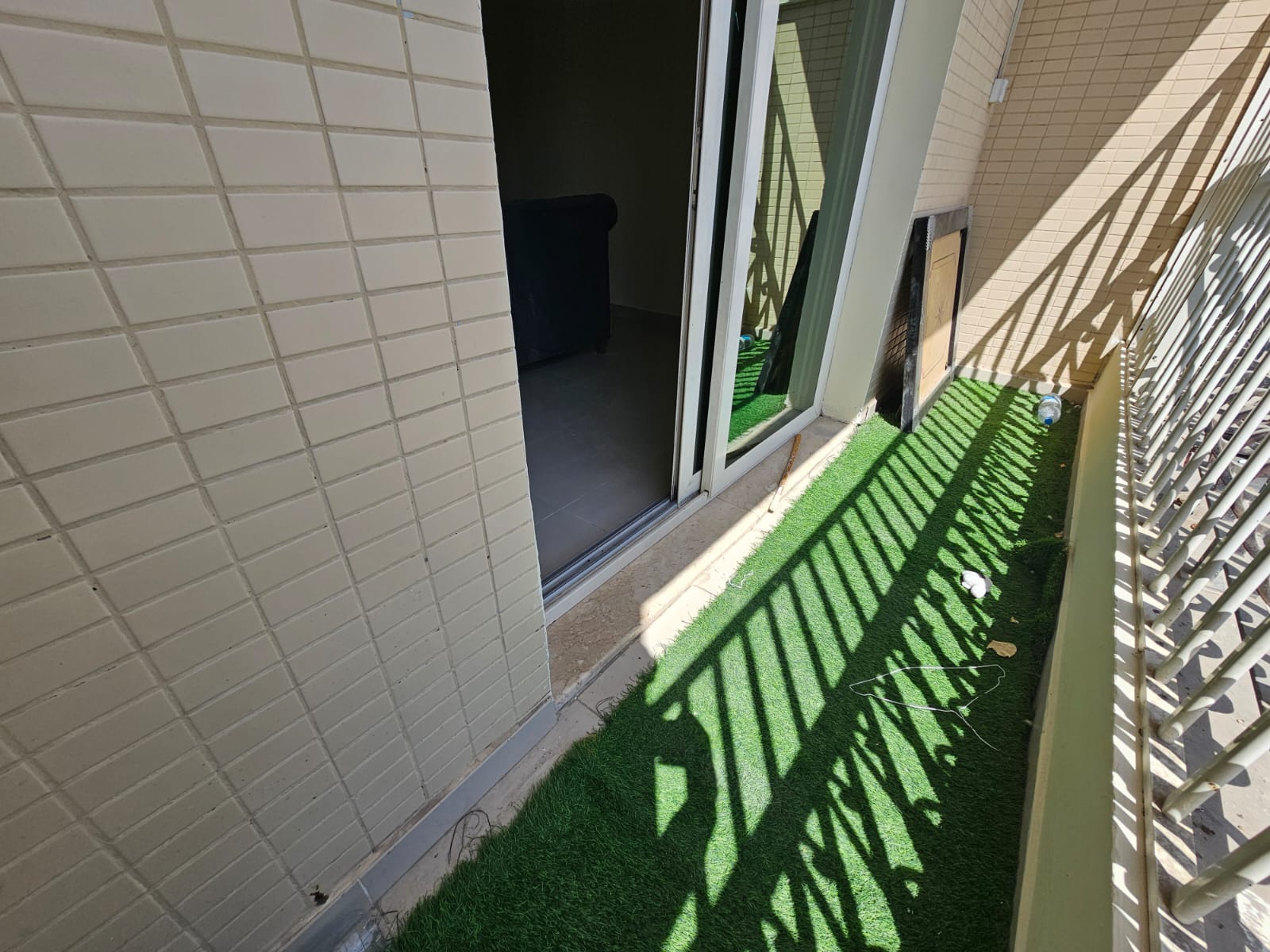 Largest 3BR Apartment with Master Room & Maid’s Room – Prime View, Central AC, Free Parking, Spacious Bedrooms & Large Family Living Room