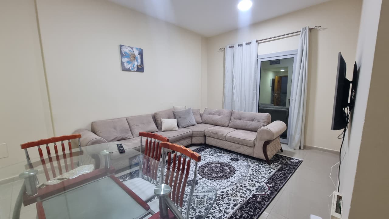 Open view + first tenant + special price + prime lively location near malls, cafes & schools.