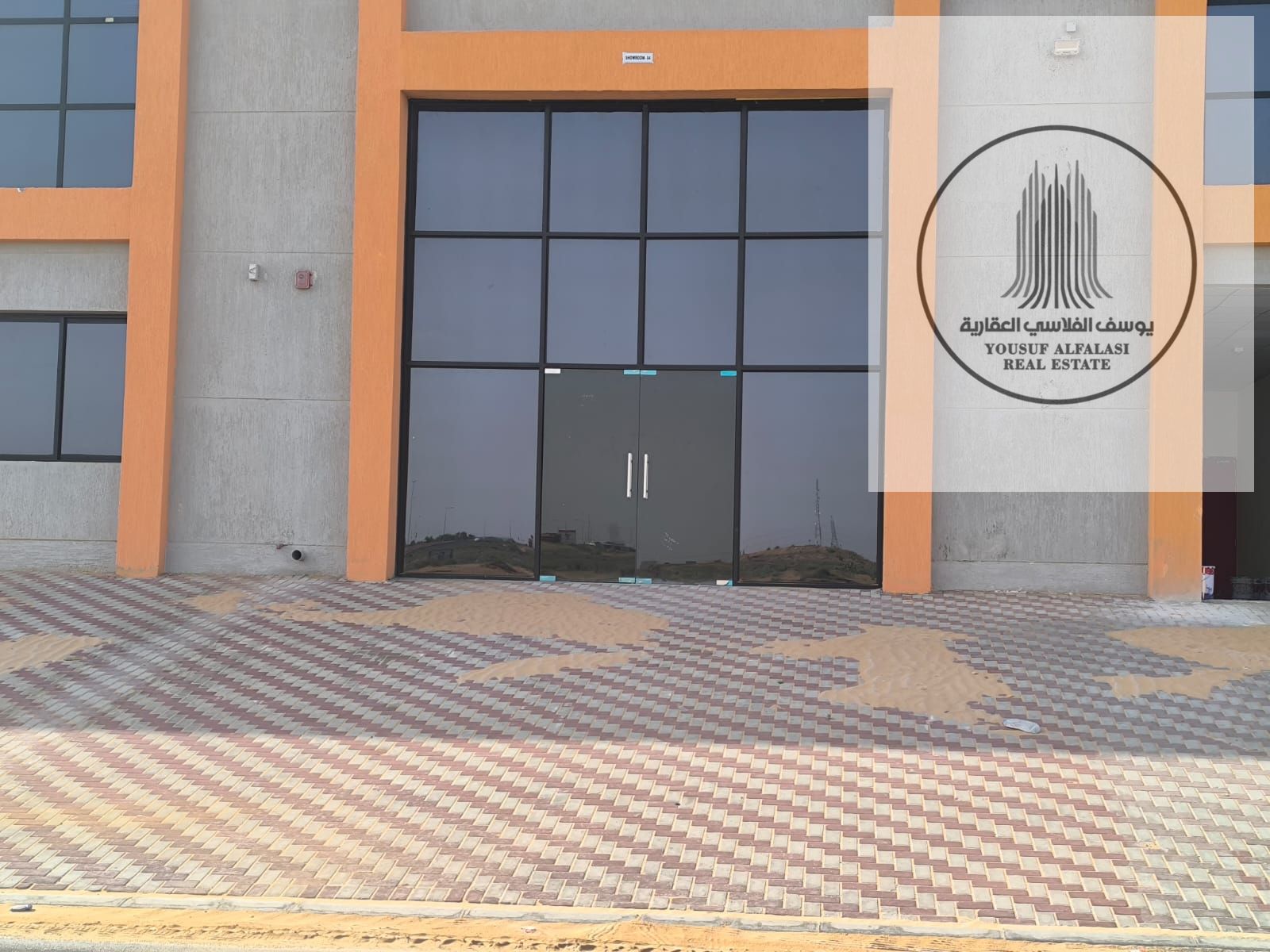 Showroom for rent in Ajman Al Jurf Industrial Area 3 on a main street 2500sq ft