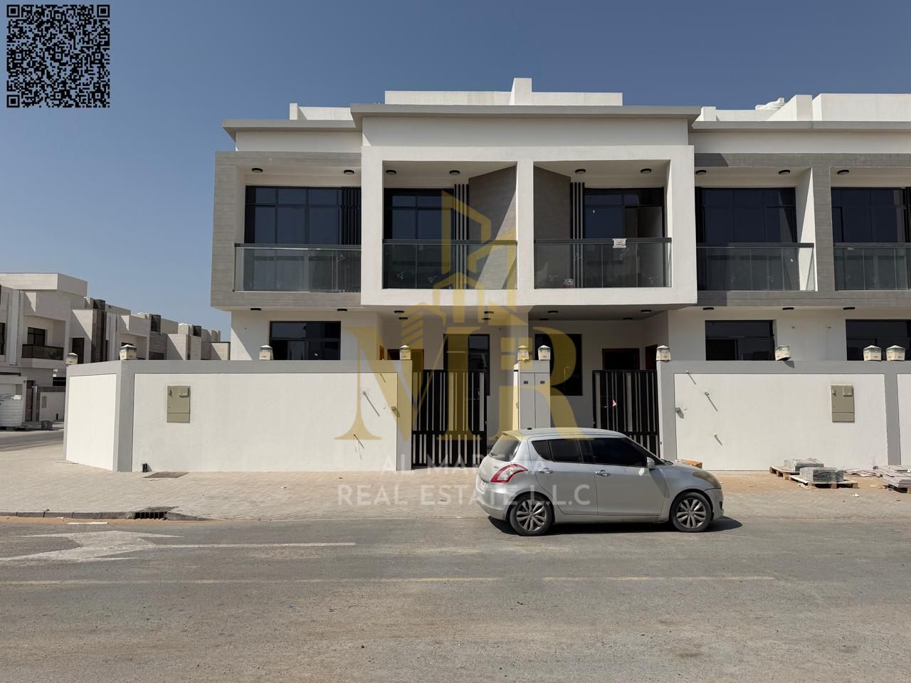 A villa with a price including registration and ownership fees on the main street, ready to move in, in the most prestigious areas of Ajman. Freehold