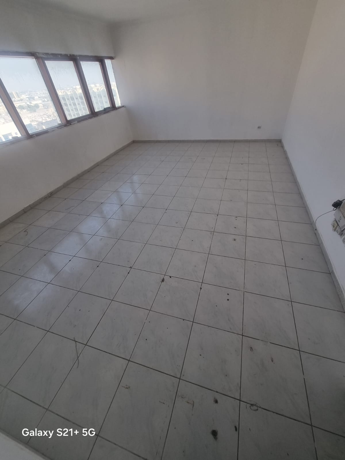 1 bedroom apartment for rent in Al Majaz 2, prime location, AC on landlord, for families or company contract, 4 payments, 10% cheque deposit!