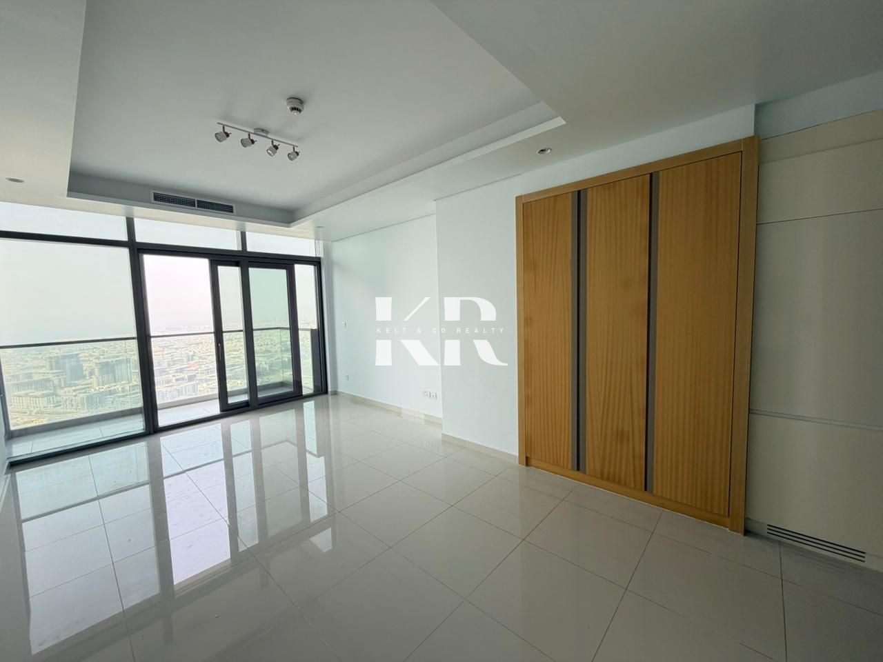 Sea View Studio | High Floor | Balcony Access