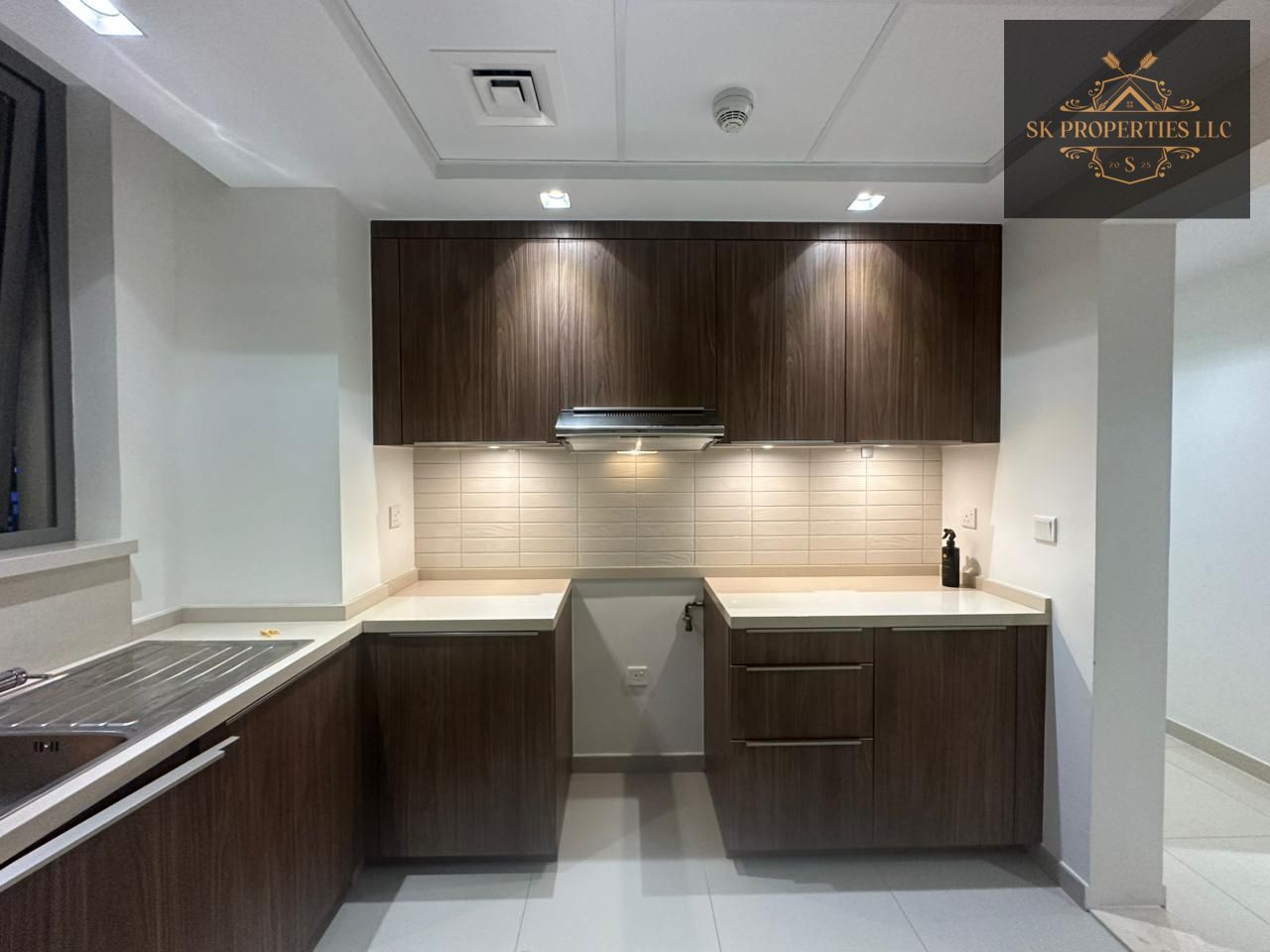 Luxury Living | Closed Kitchen | With Balcony