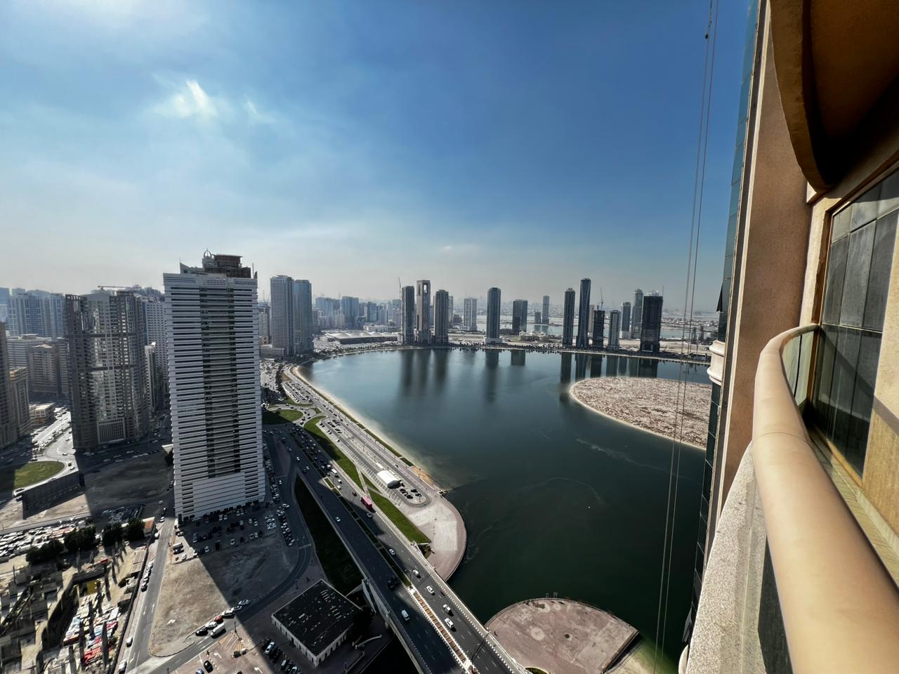 Direct sea view, owner-paid AC, luxurious two-bedroom apartment with living room, parking, gym and swimming pool, built-in wardrobes, storage room, fu