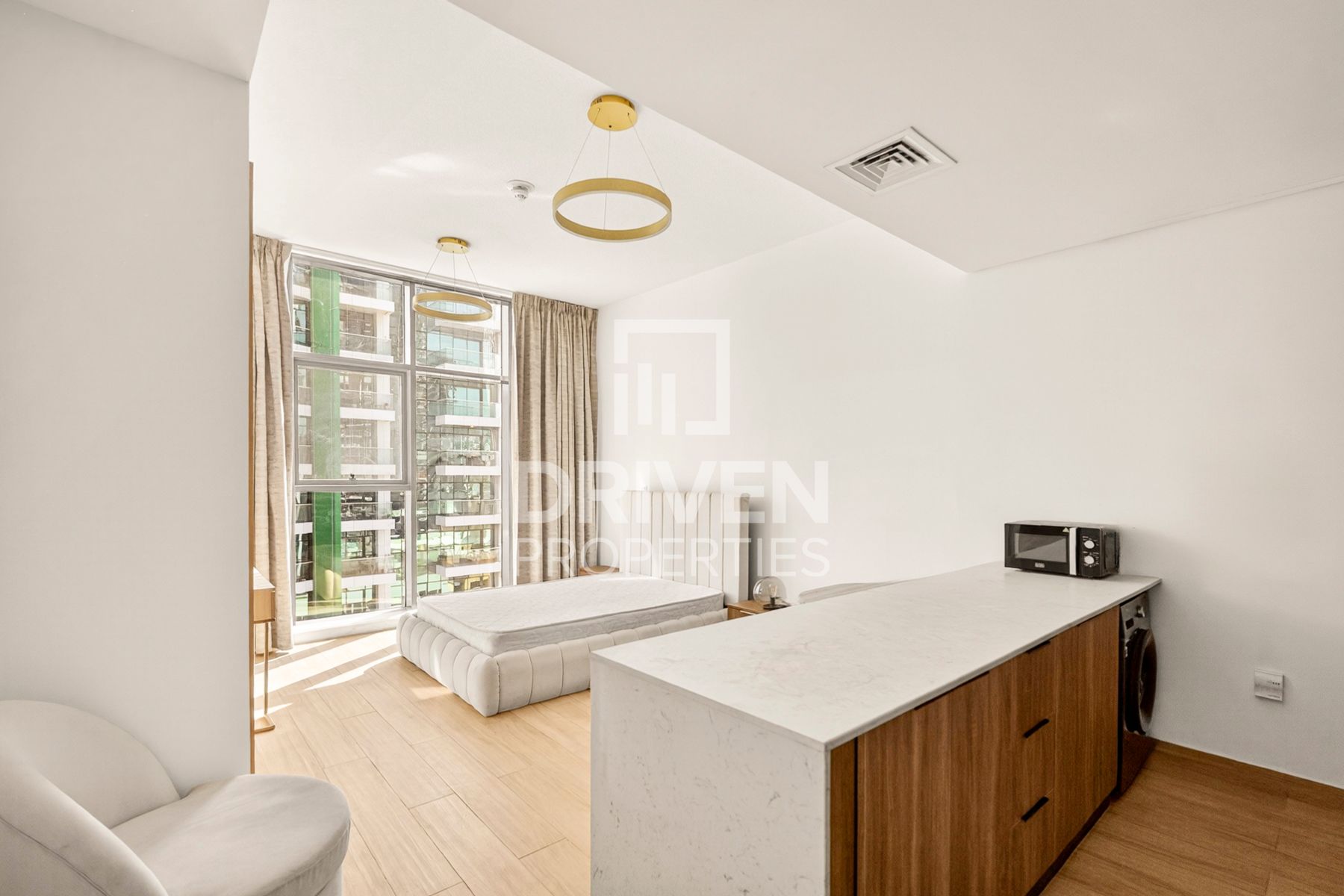 Low Floor | Ready to Move in | Prime Location