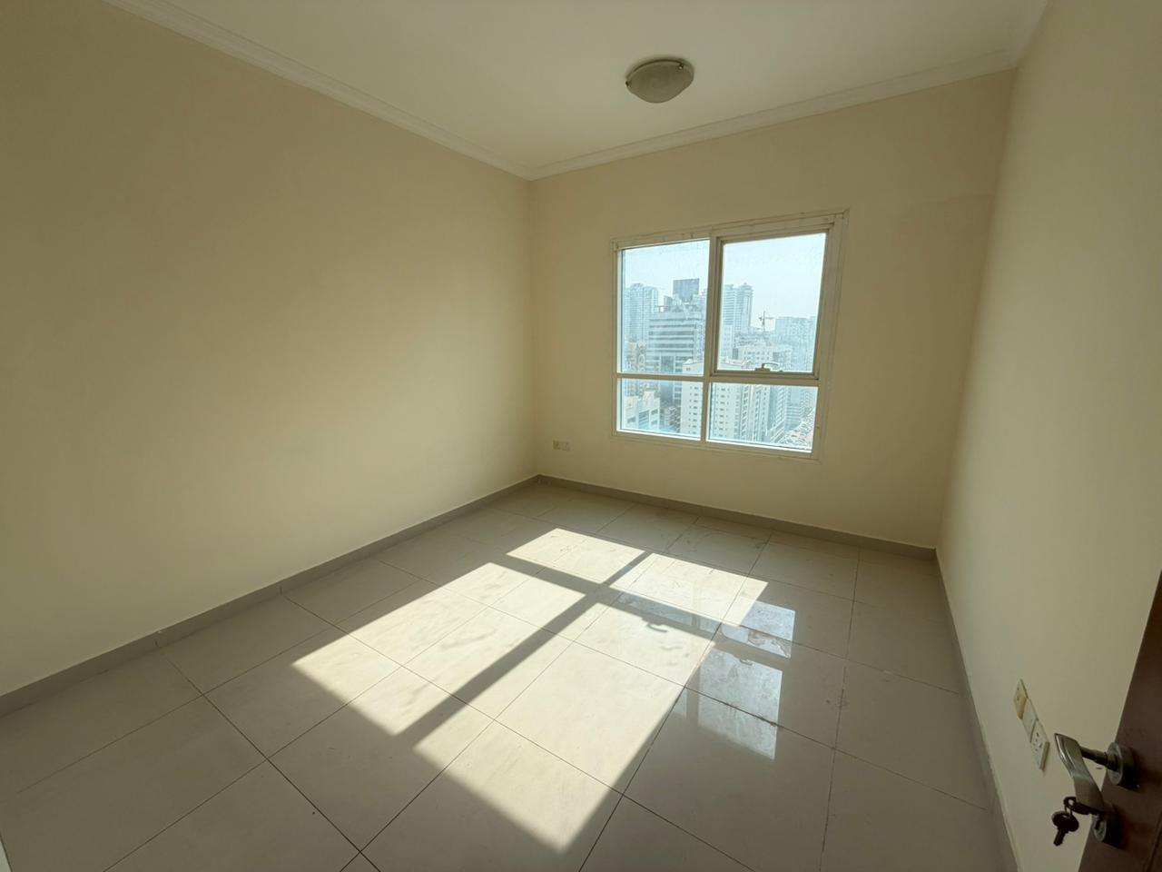 Luxury tower | 2nd tenant | Storage | Free parking | Wardrobes | 2100 sqft | 3BR + hall | 2 masters | Prime location | Dubai exit