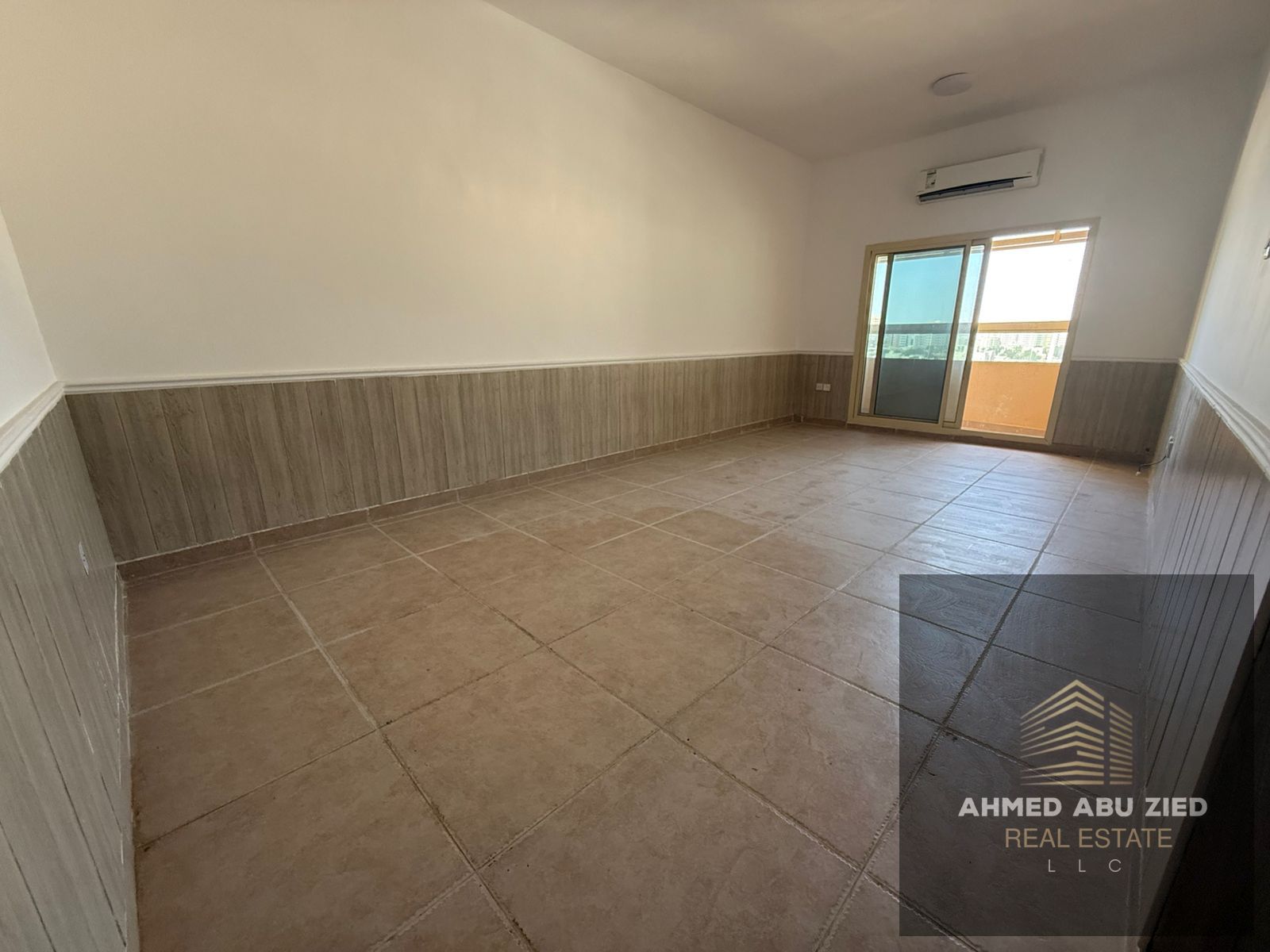 The most elegant 2 master bedrooms, fully equipped kitchen, 3 baths, wall cabinets, central AC, near Sheikh Ammar St and services.