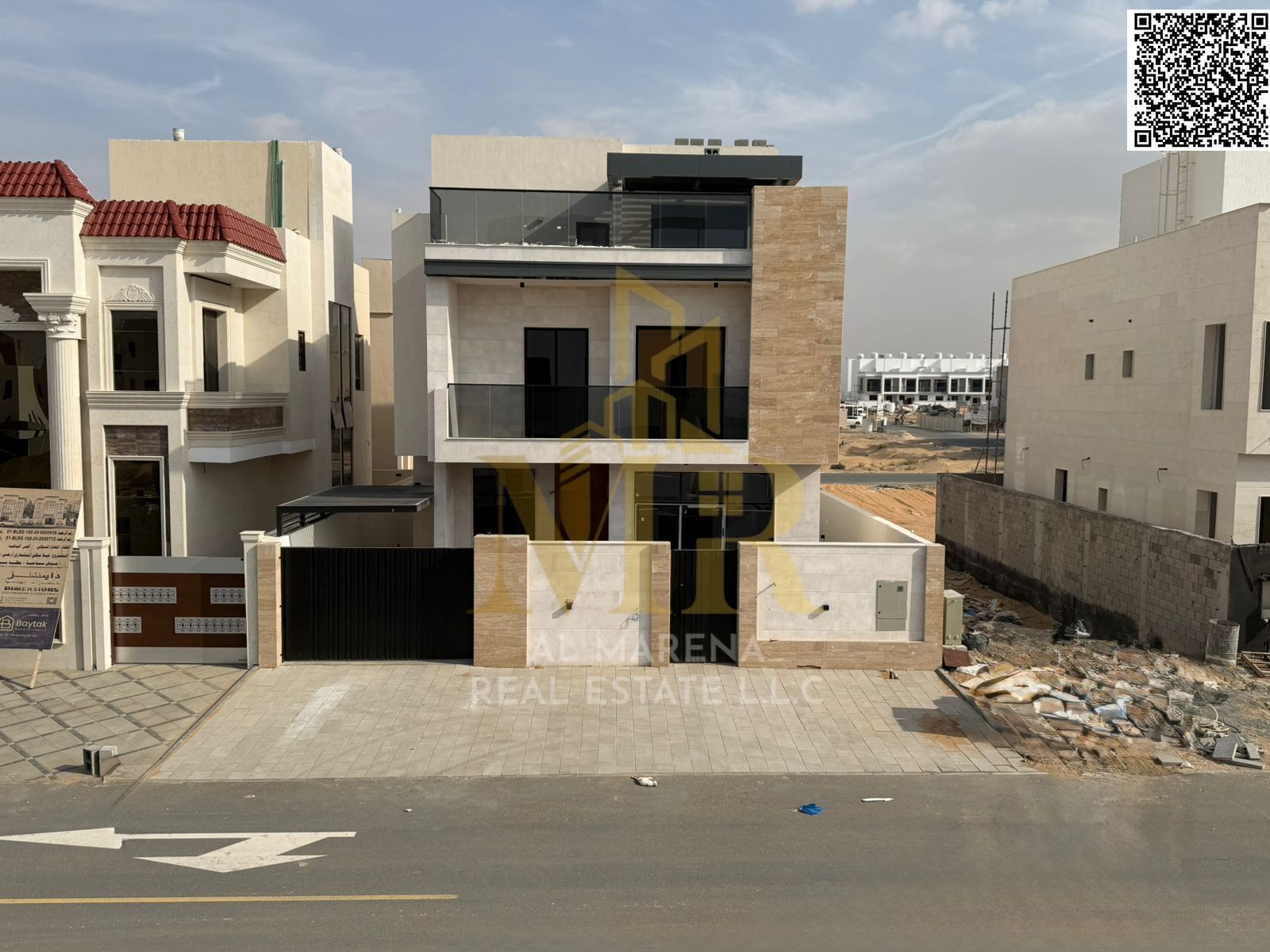 Villa on a street and alley, 3014 sq ft | 6 master bedrooms | 2 floors and a roof | AED 2,000,000 (negotiable)