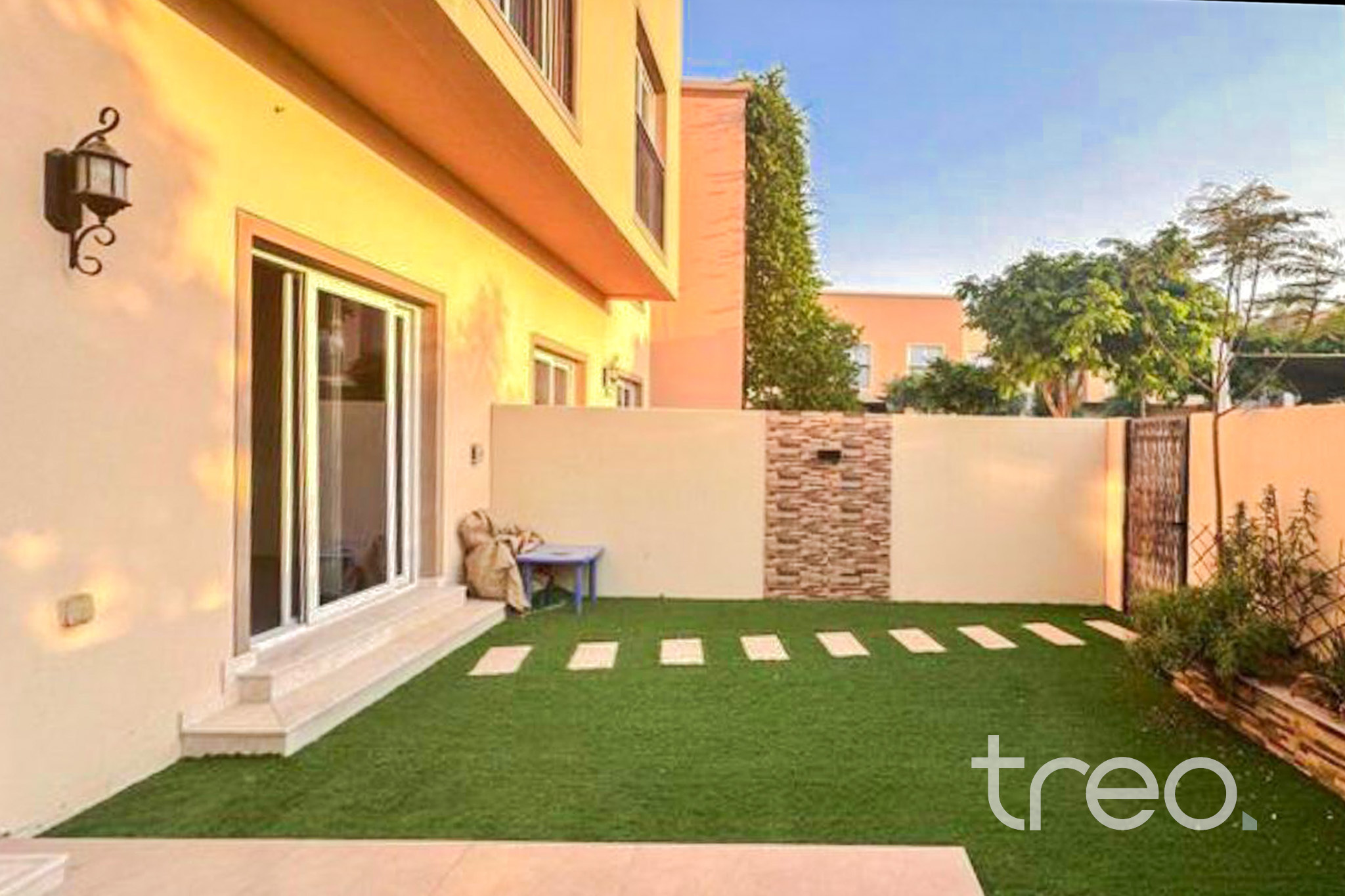 Single Row | Vacant | Landscaed