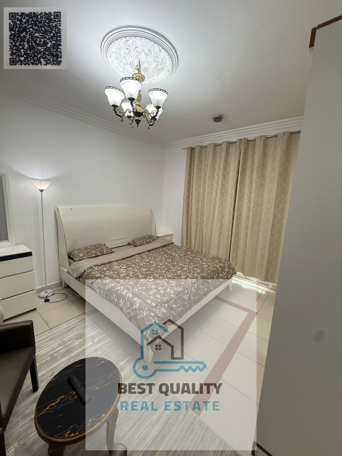 A unique opportunity to live in a strategic location near the sea within a family building.