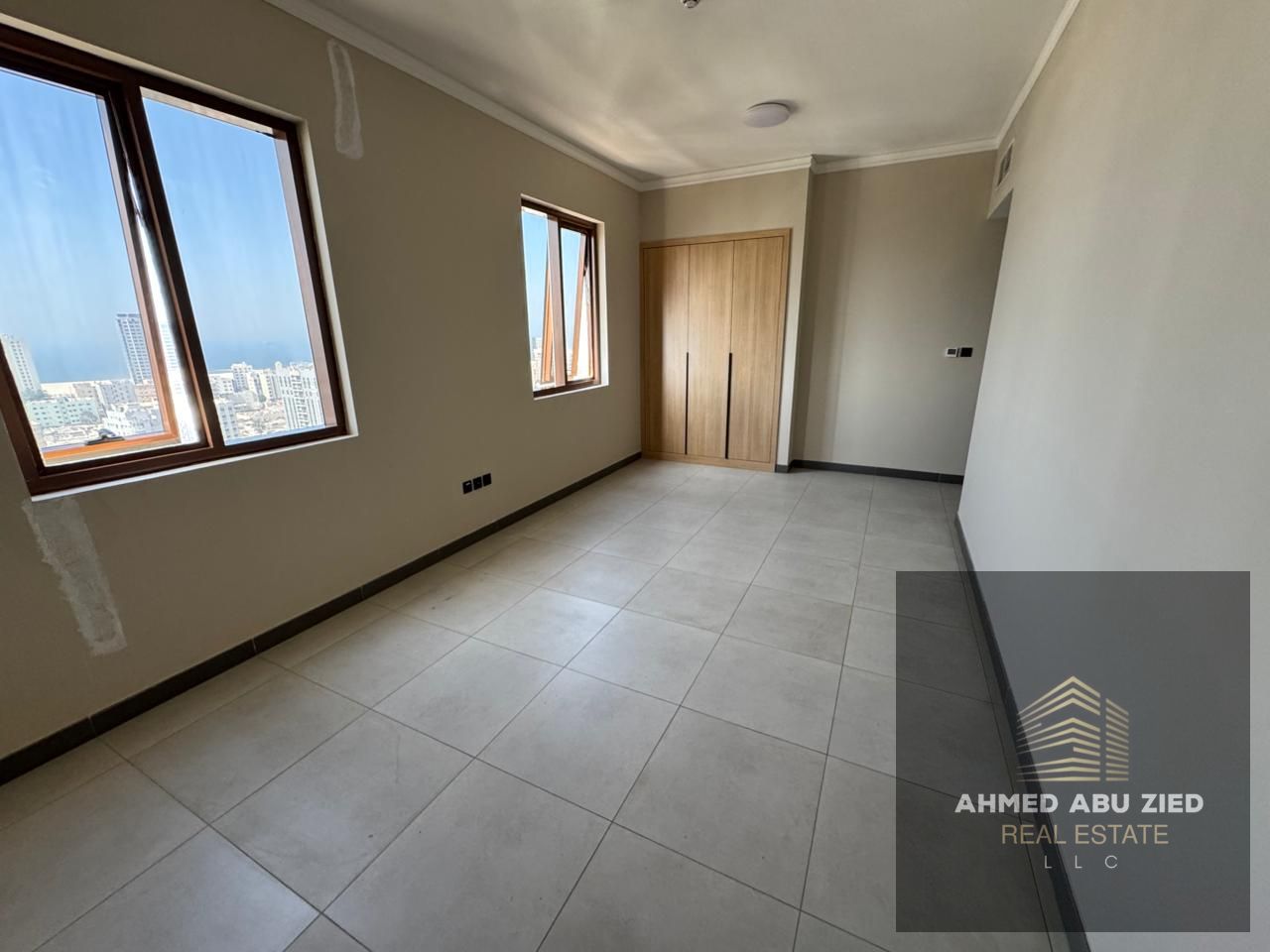 Largest 3 master bedrooms, first occupancy in Al Nakheel – 3 balconies, one month's rent, parking, and free gas