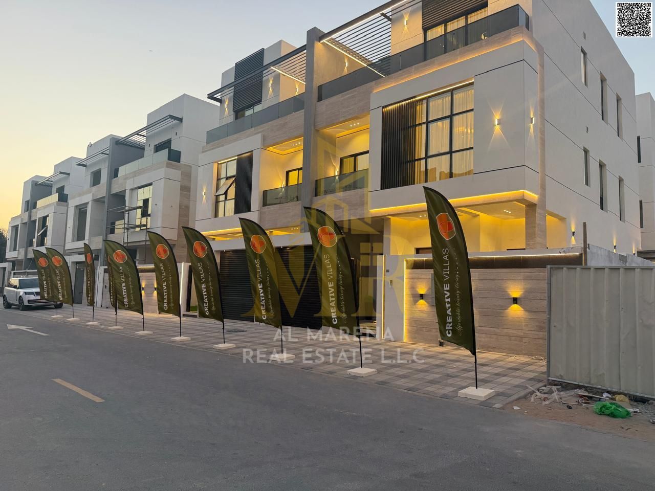 Luxury villa directly opposite the mosque in one of Ajman's most prestigious areas – with elevator, 5 master bedrooms, two floors and a roof terrace,