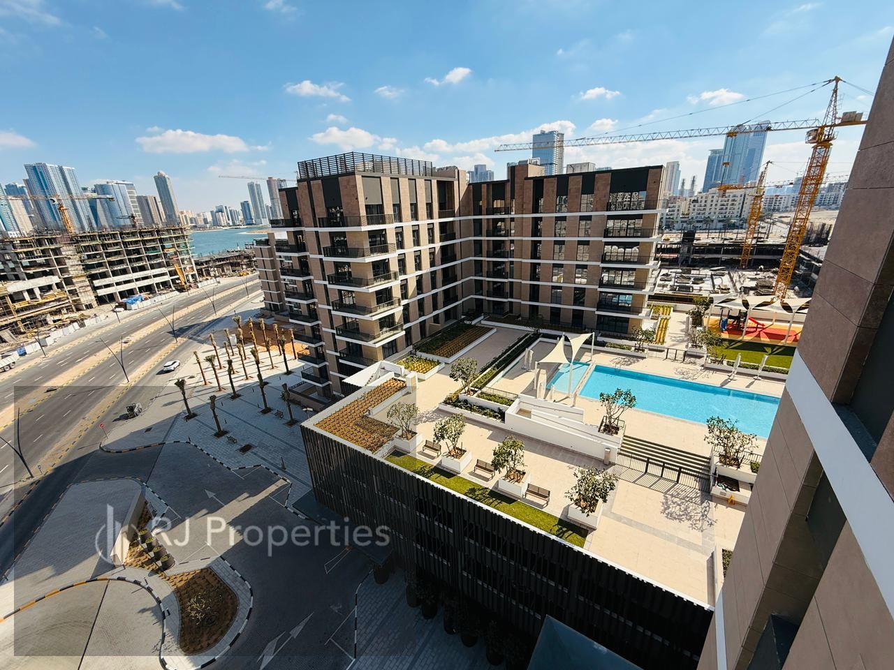 Hot OFFER pool view luxury 3Bathroom Maid room/waderobe/Master Bed Room/laundry room/Parking/only jest 125k