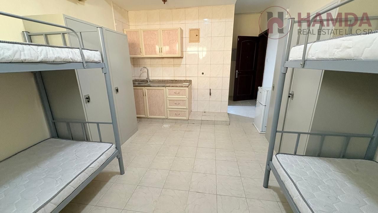 Spacious Studio Shared Accommodation for Professional Men -Direct From Owner - No commission