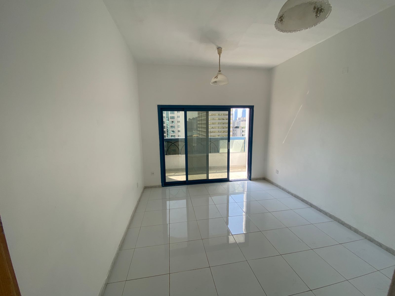 3 BHK built-in wardrobes, balcony, free AC, natural light all day, open view, high floor