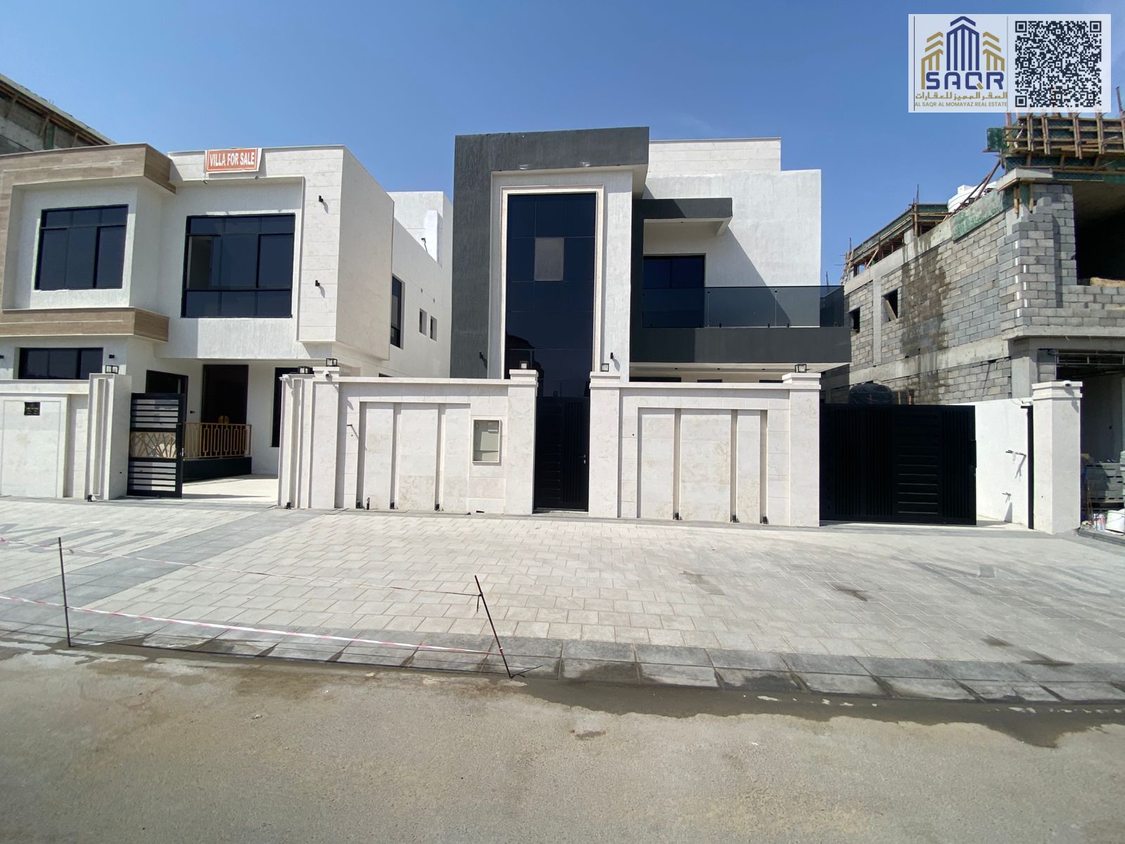 Enjoy luxury and comfort with this villa, ground floor, first floor, and roof, including registration and ownership fees.