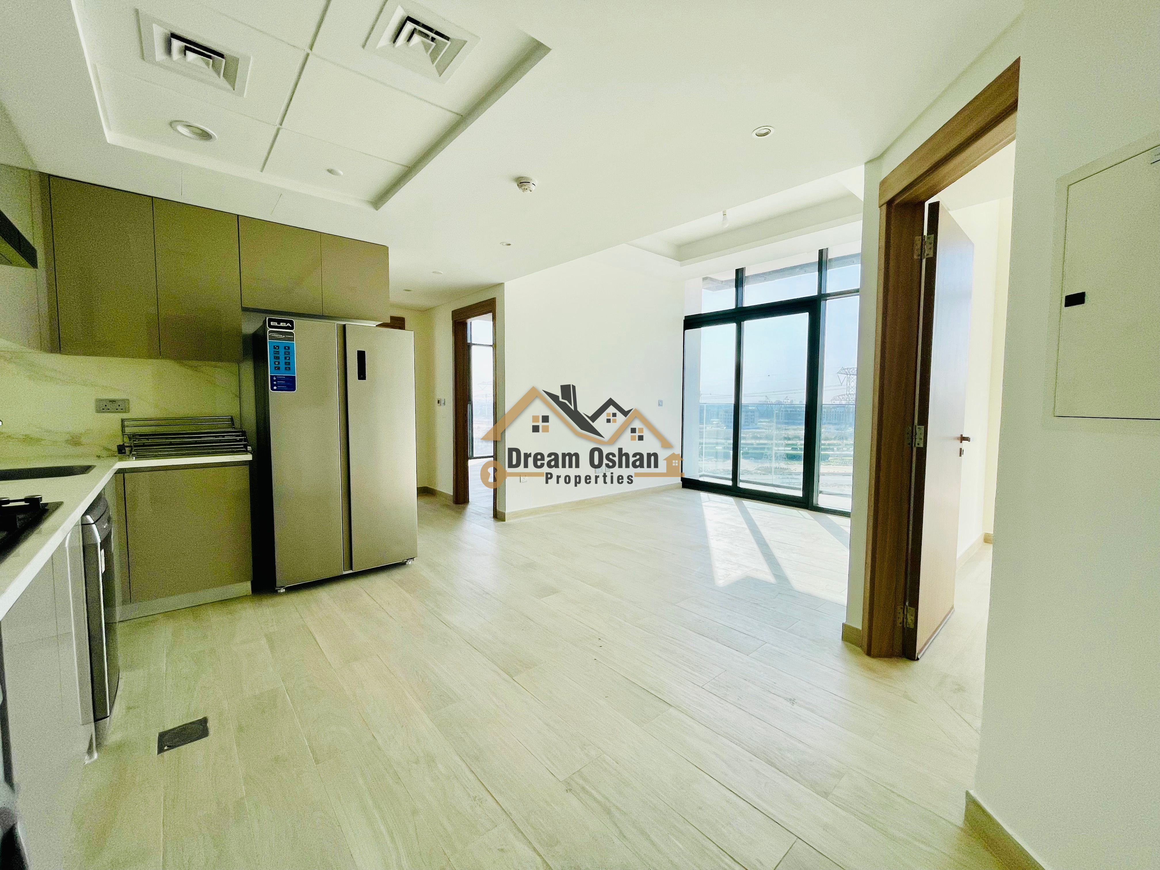 Corner Apt - High Floor - Blvd Facing