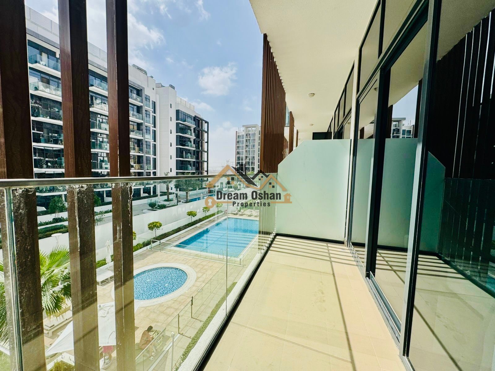 Pool View - Bright Apt - Ready To Move
