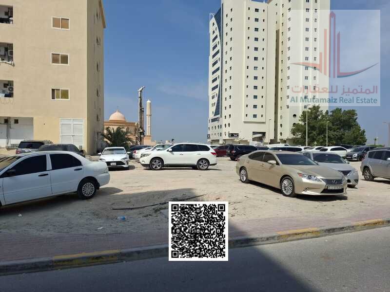 Direct from the owner: Residential/commercial land for sale in Al Nakheel 2. Excellent location. The land boasts a rear view of the Corniche and measu