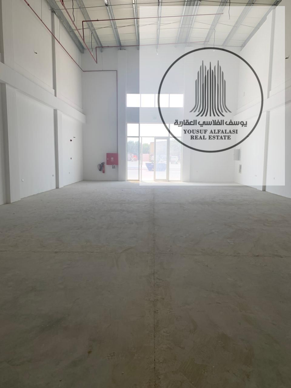 Showroom for rent space 4,400 sq 50 kW electricity