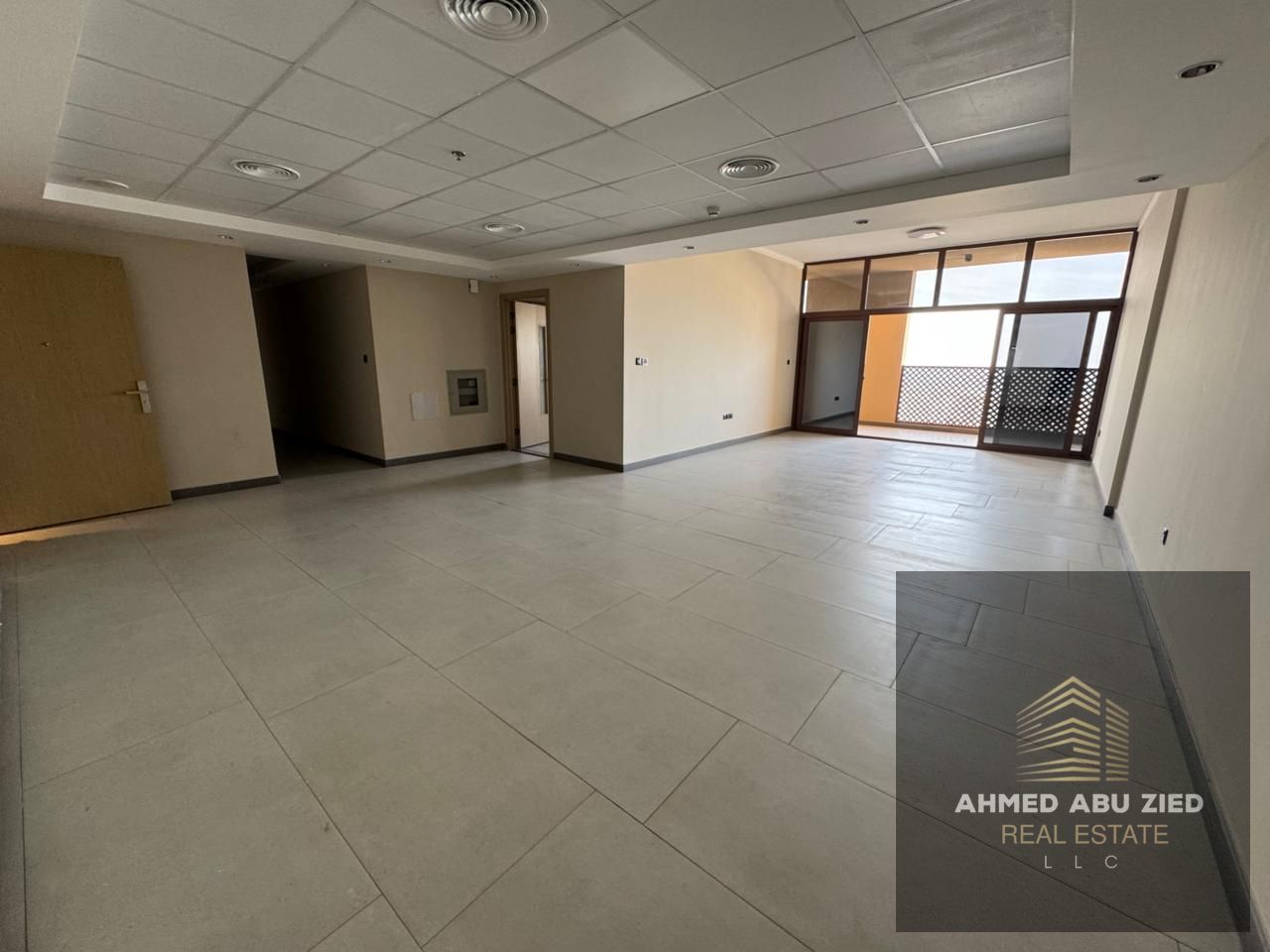Two large master bedrooms, first occupancy, 3 bathrooms, maid's room and laundry room, 3 balconies, one month's rent, parking and gas included free of
