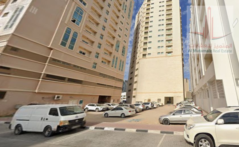 Land for sale in Al Nuaimiya 2, suitable for residential/commercial use, with a 4-story building. Excellent location. Area: 3596 sq m.