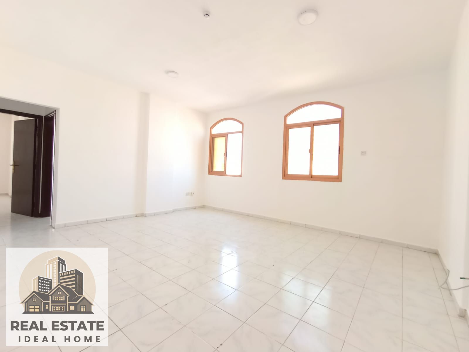 Hot Offer | 2bhk | Balcony | Windows Ac | Central line Gas | Family Building |