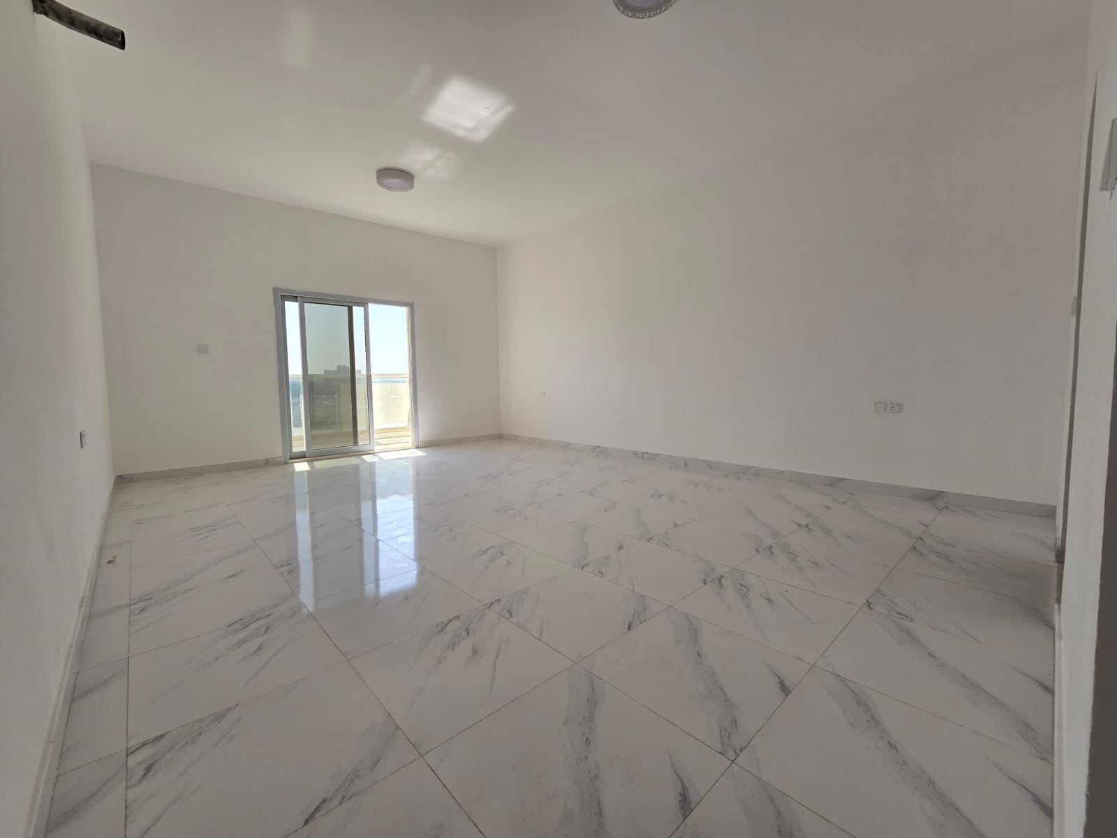 First tenant, studio apartment for annual rent in Al Jurf 3, Ajman. 25,000 AED payable in 4 installments. Behind the Chinese Market, near Ajman Festi