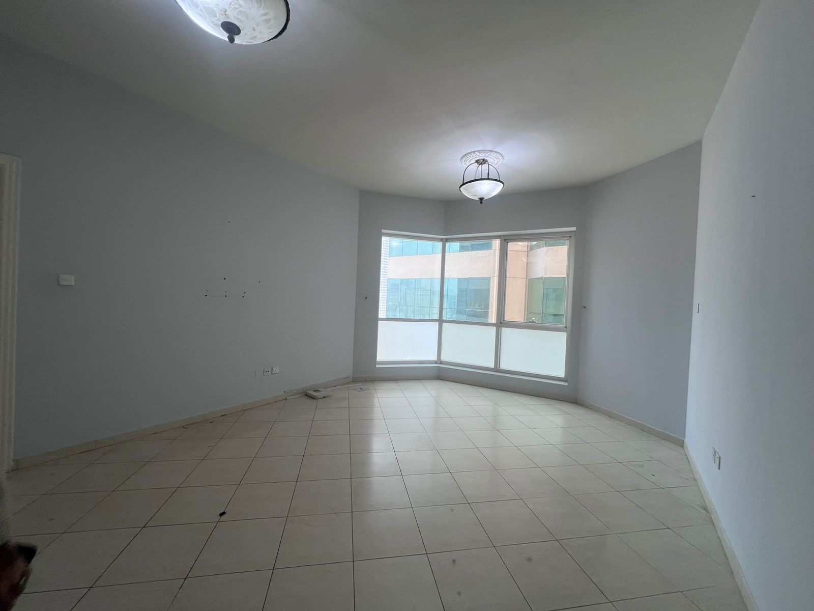 Includes a free month, large spaces, superb apartment finishes, and a balcony with a beautiful view, in a vibrant location close to all services.