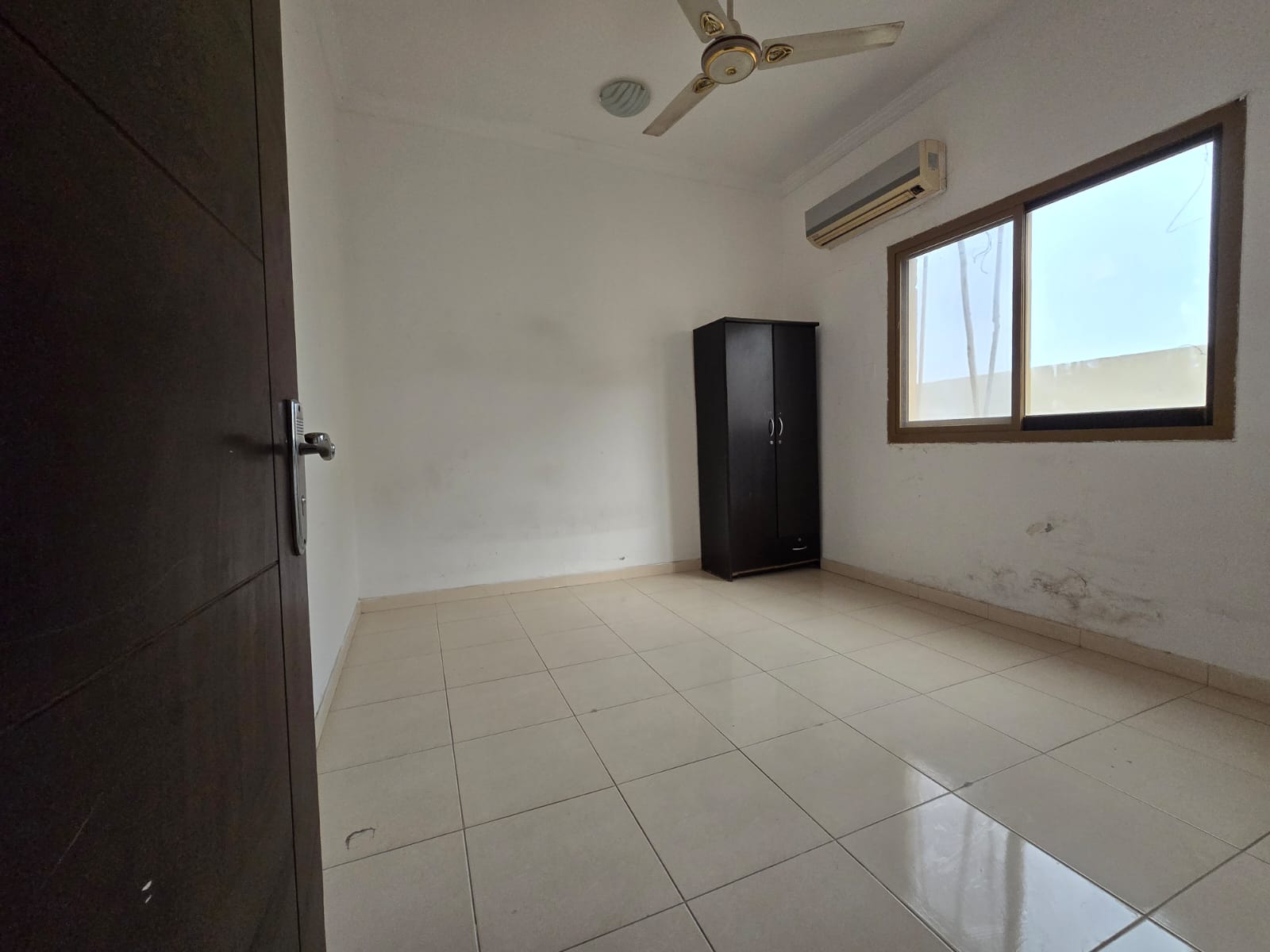 Beautiful apartments at the lowest prices for annual rent. One bedroom and living room. 23,000 AED in 6 installments. Al Rawda, Ajman, near Sheikh Amm