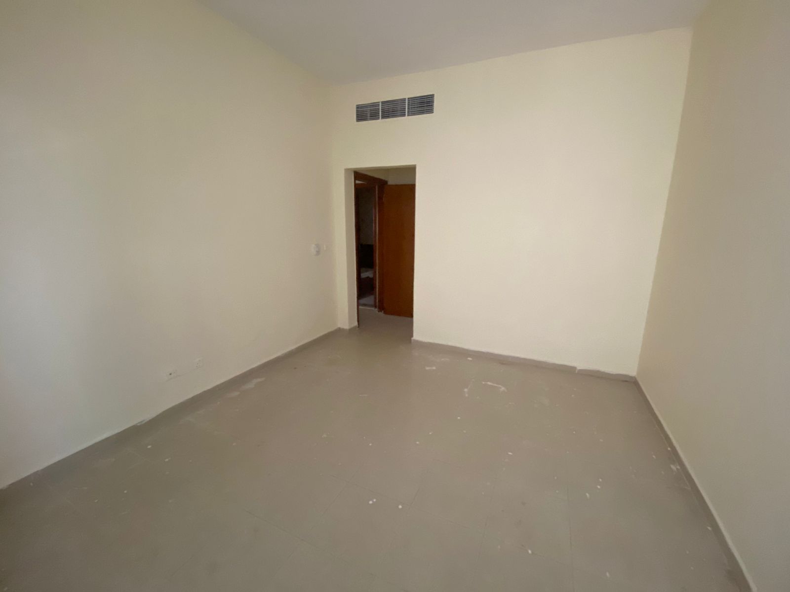 2BHK in Al Taawun, spacious unit in a prime location near corniche, services and transport. Ideal for families, ready to move in.