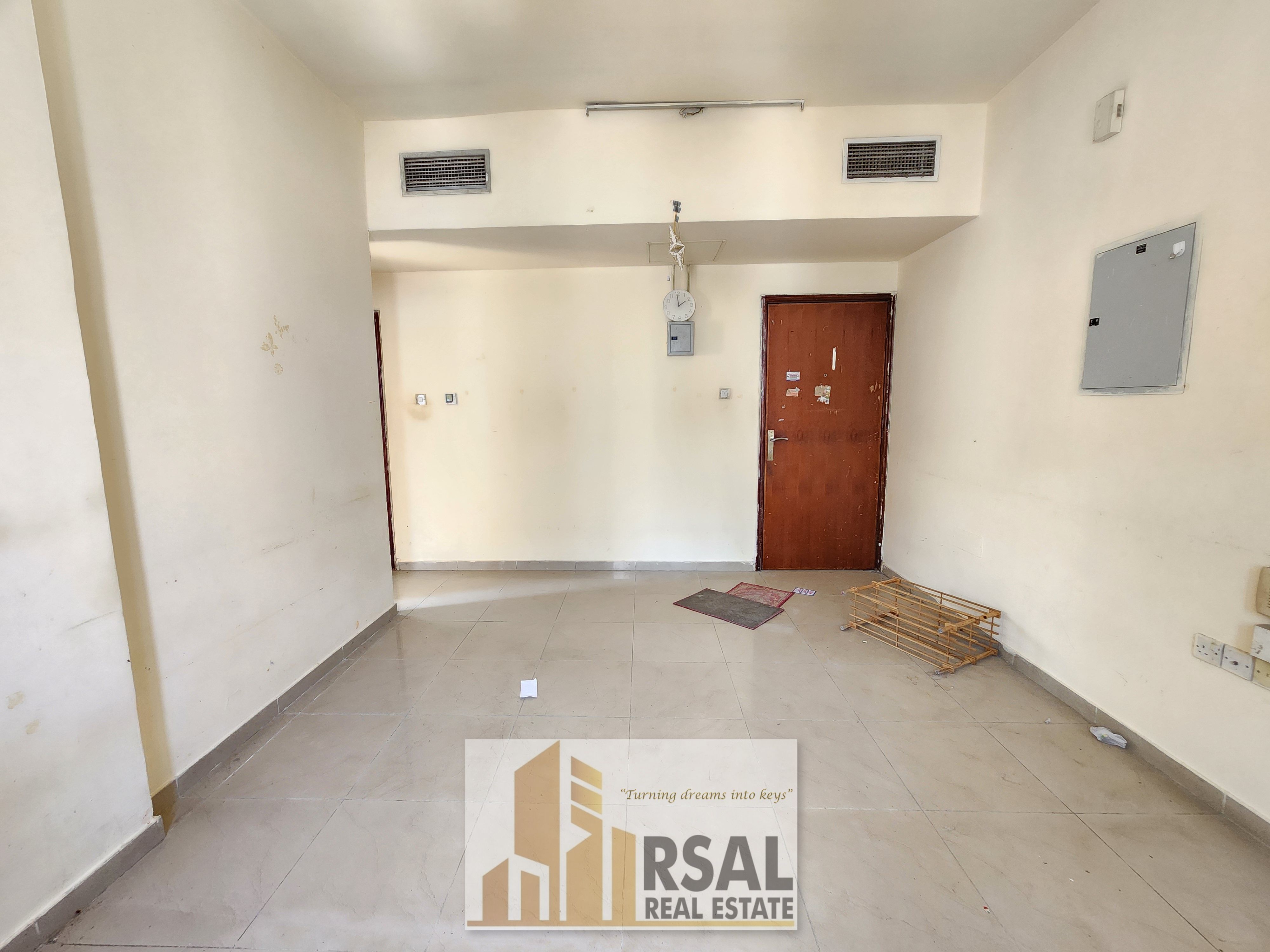 ONE BEDROOM HALL CLOSE TO AMBASSADOR SCHOOL READY FOR MOVING
