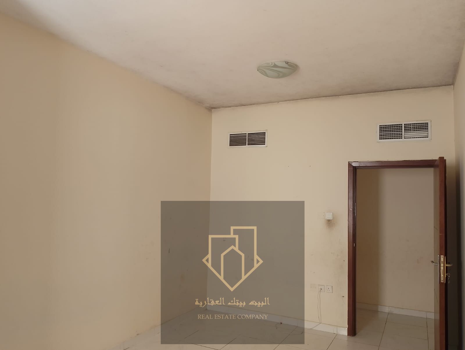 Two-bedroom apartment with a living room, two balconies, two bathrooms, built-in wardrobes, clean building, spacious area. Surprise price!