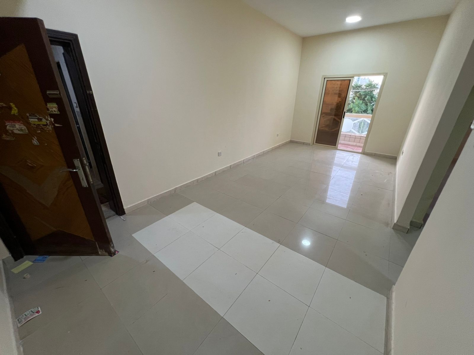 Beautiful one-bedroom apartments for annual rent 26,000 AED payable in 6 installments Al Rashidiya, Ajman, near Ladies Park Light and spacious apartme