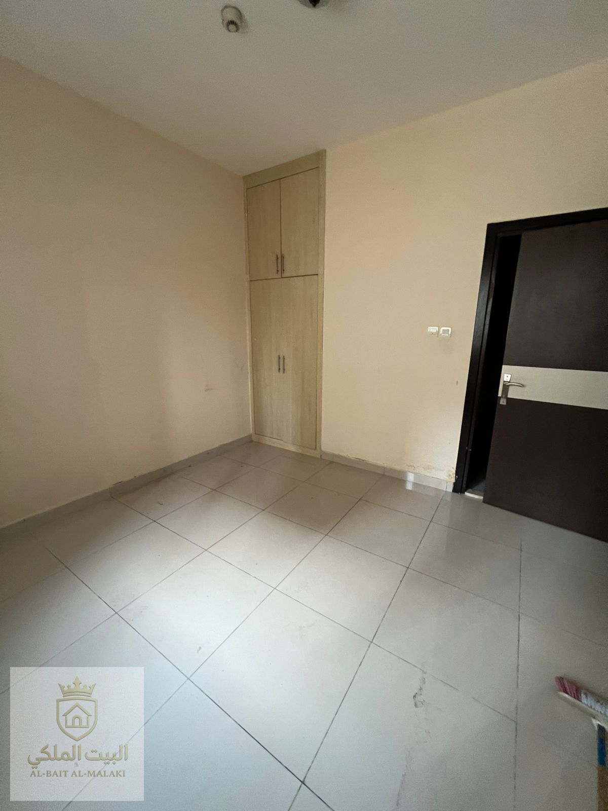 1 Bedroom & Living Room with Parking and Wall Closet – Practical Design, Spacious