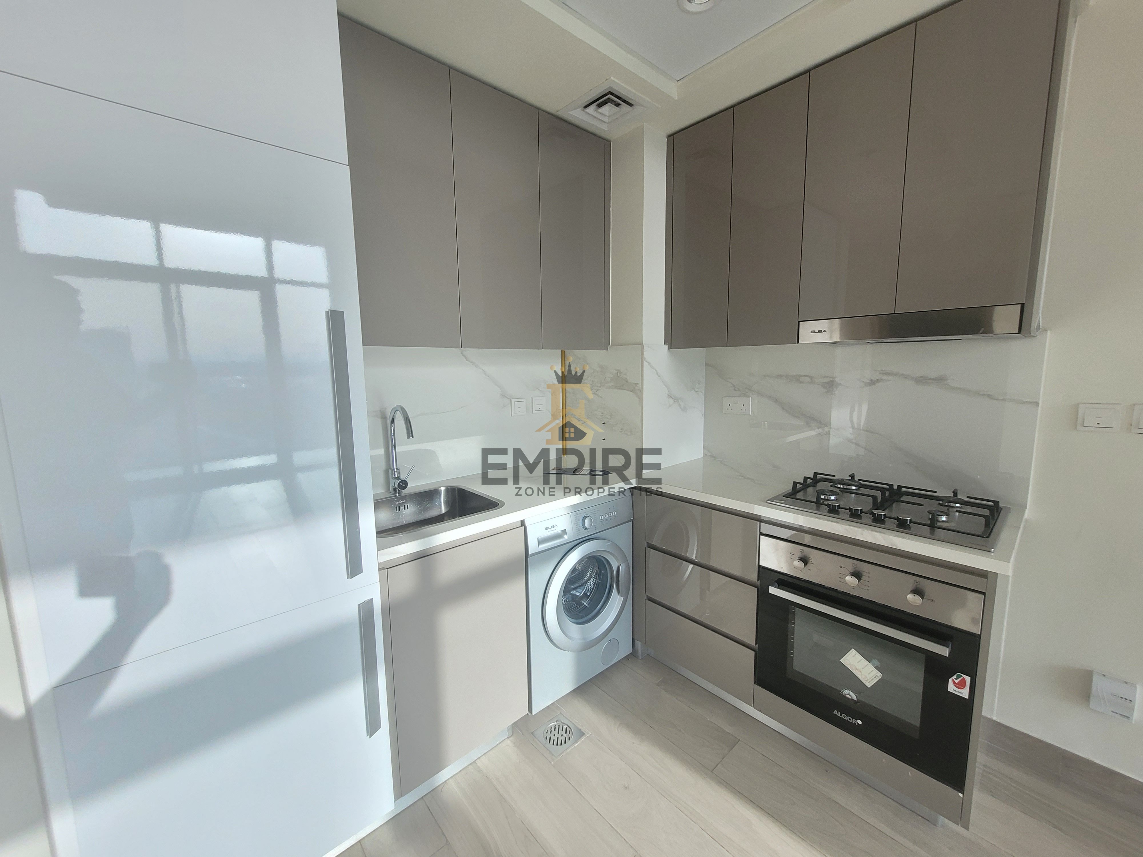 Stunning shinnig /1 bedroom /Ready to move