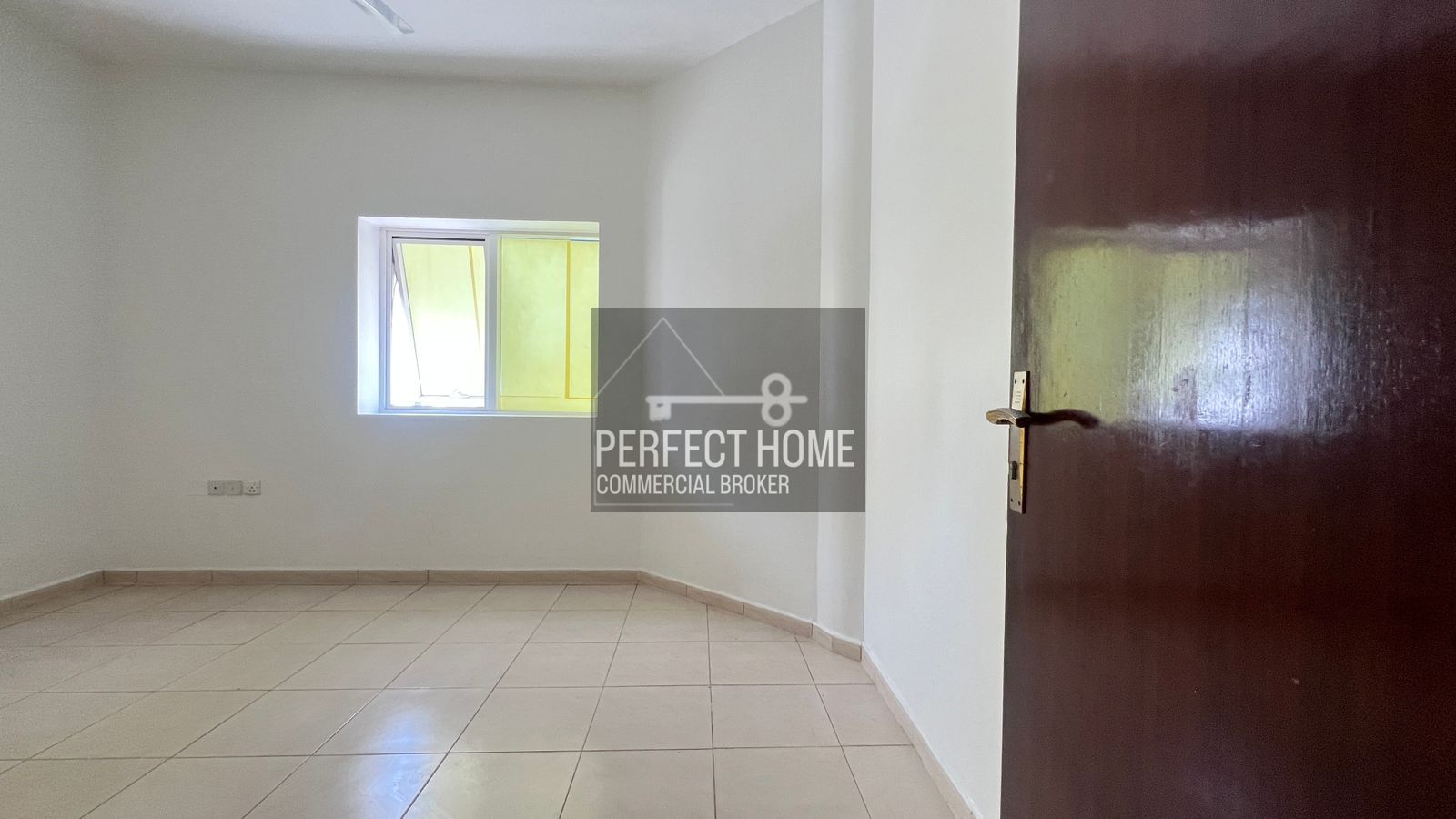 BEAUTIFUL 1BHK FLAT WITH CENTRAL ACBALCONY IN AL QULAYAA NEAR HEERA BEACH