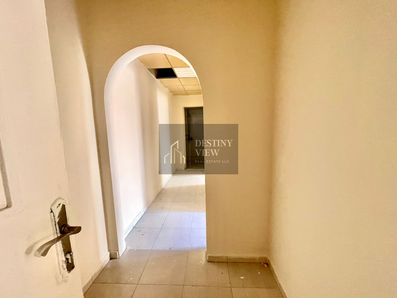 Like brand new lavish 1bhk apartment fully family Building with balcony