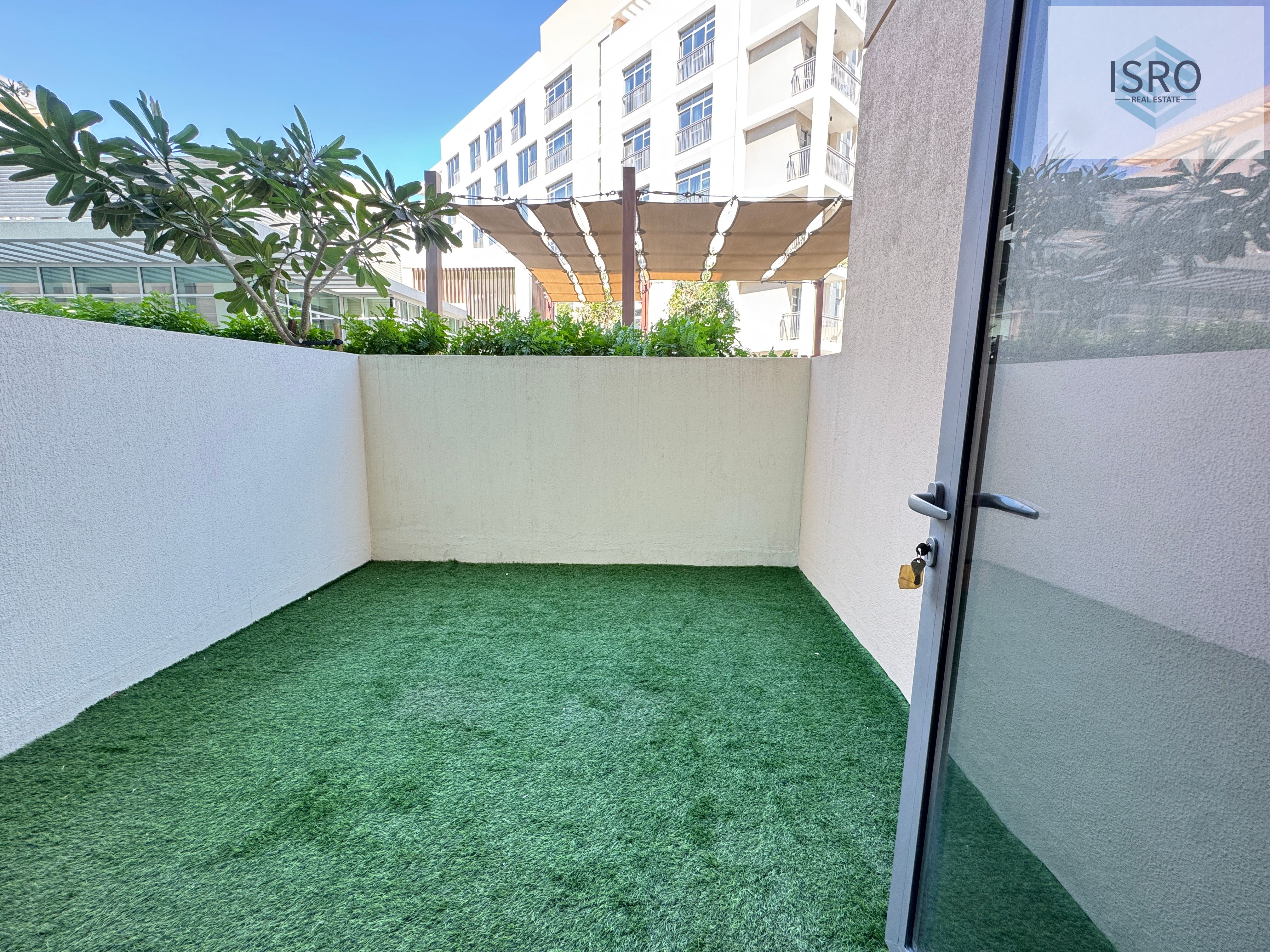 Studio | Garden | 40k 4 cheques |