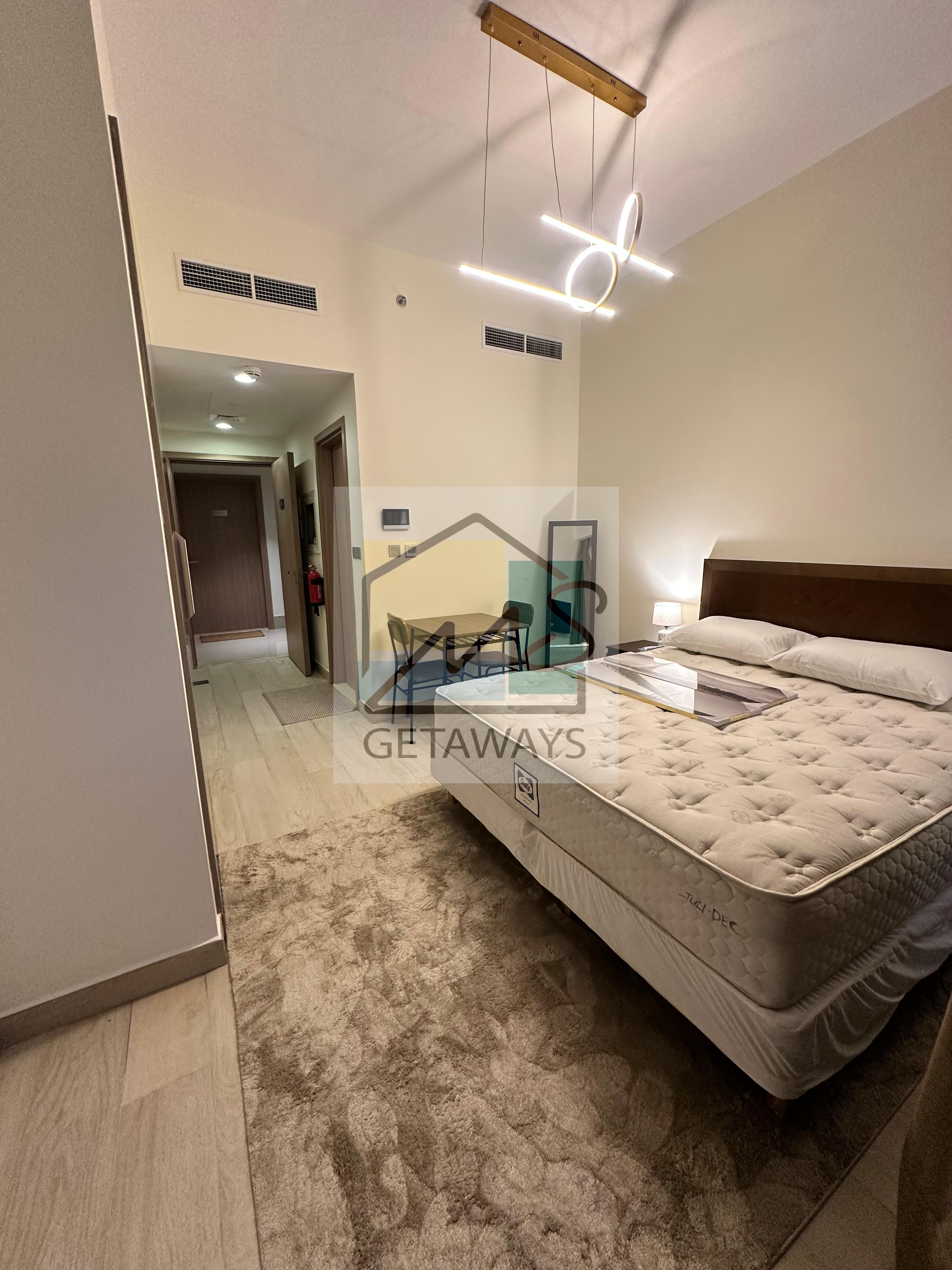 Spacious Studio | Boulevard View | All Bills Included